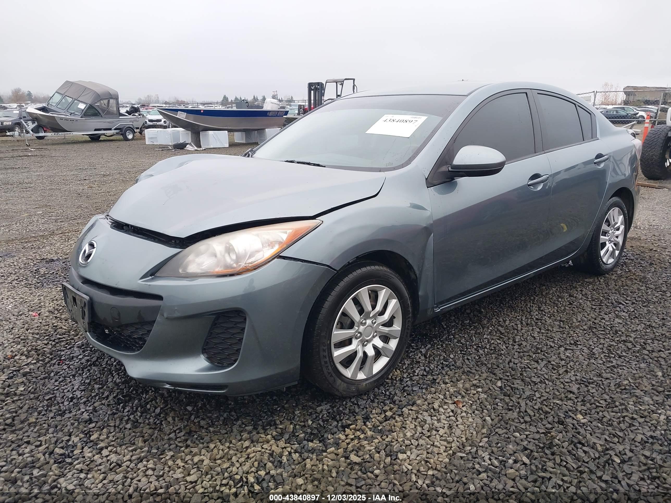 MAZDA MAZDA3 image 2