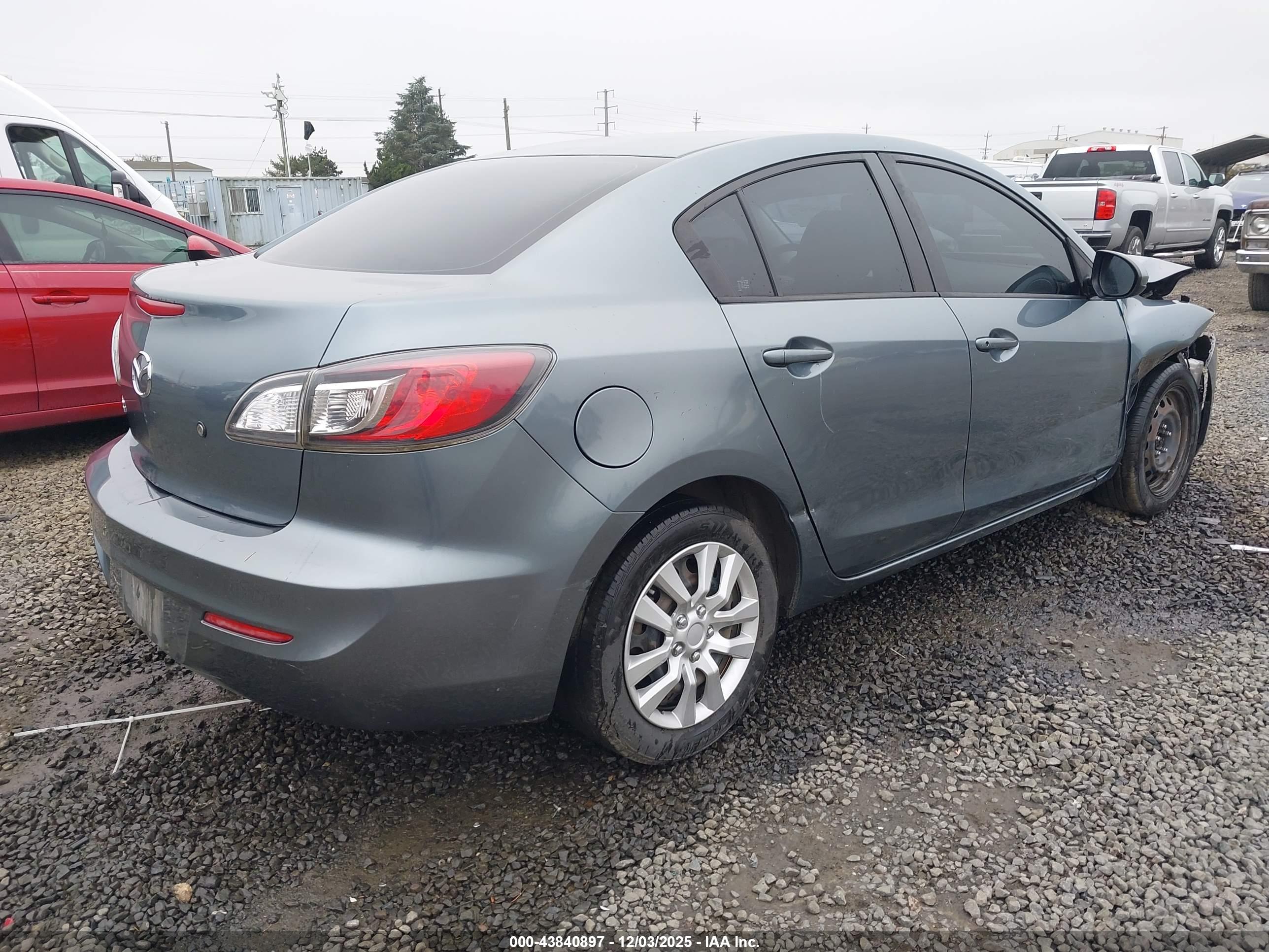 MAZDA MAZDA3 image 4