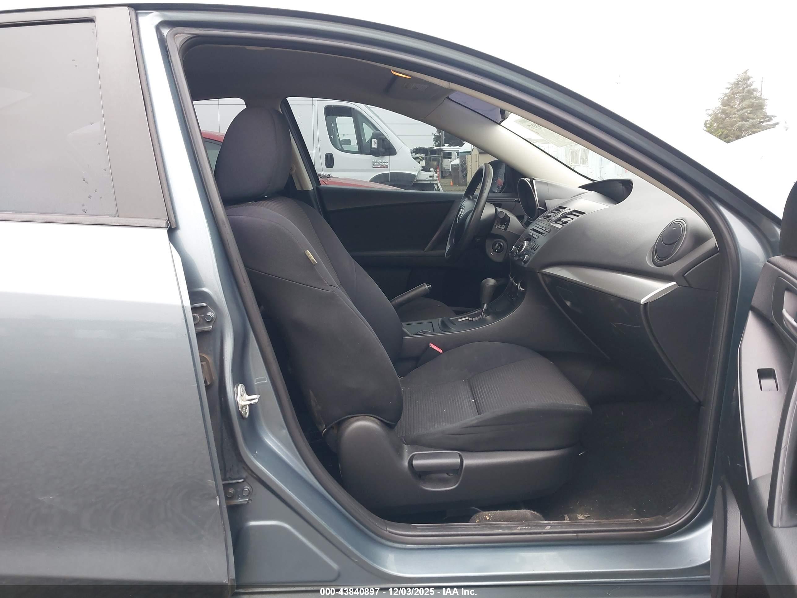 MAZDA MAZDA3 image 5