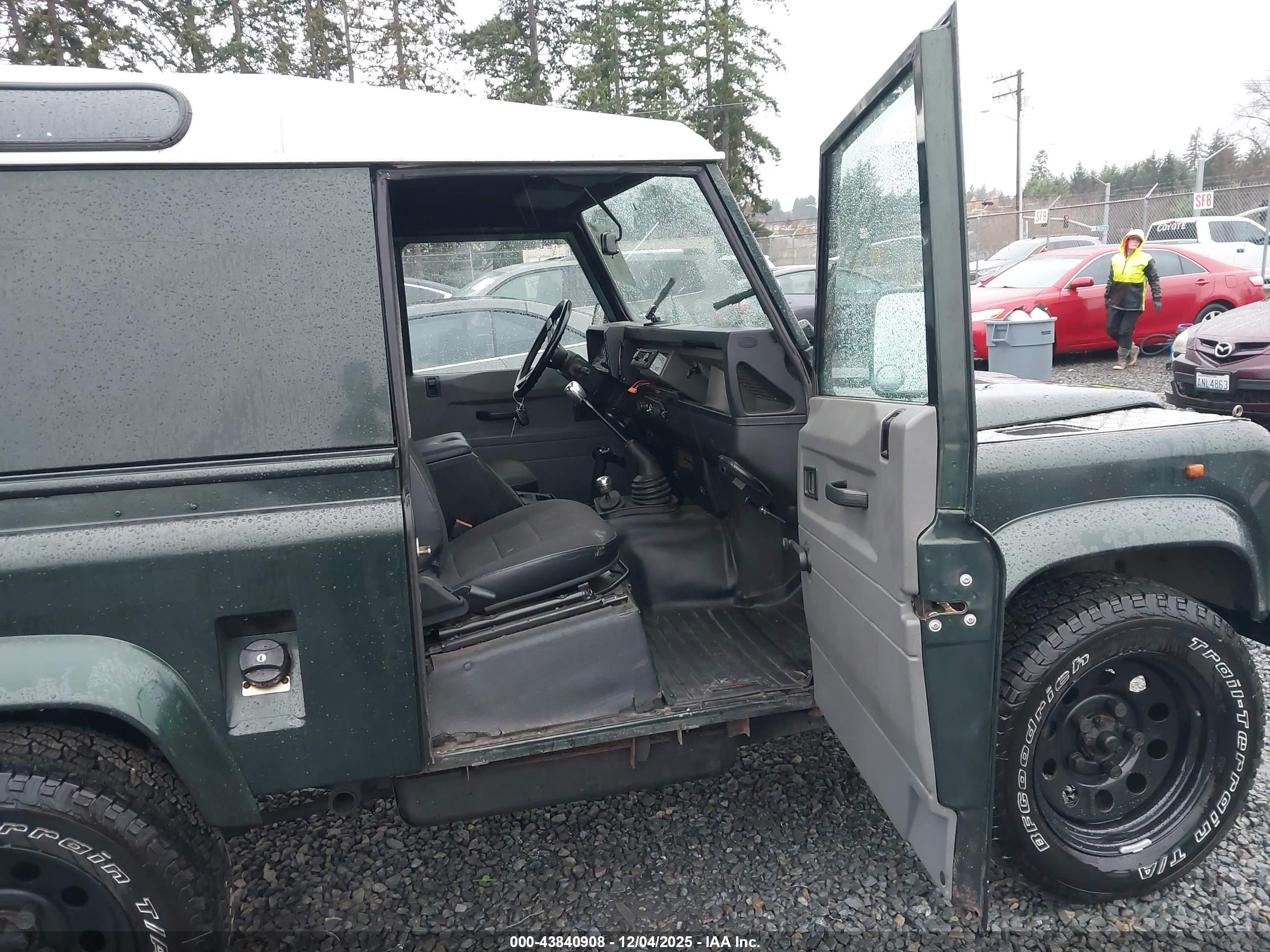LAND ROVER image 5