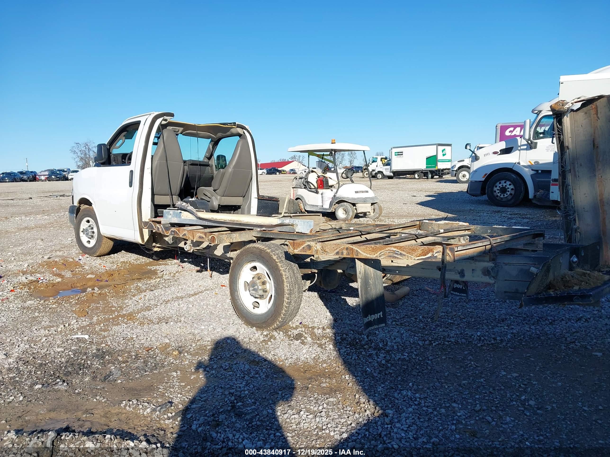 CHEVROLET EXPRESS image 3