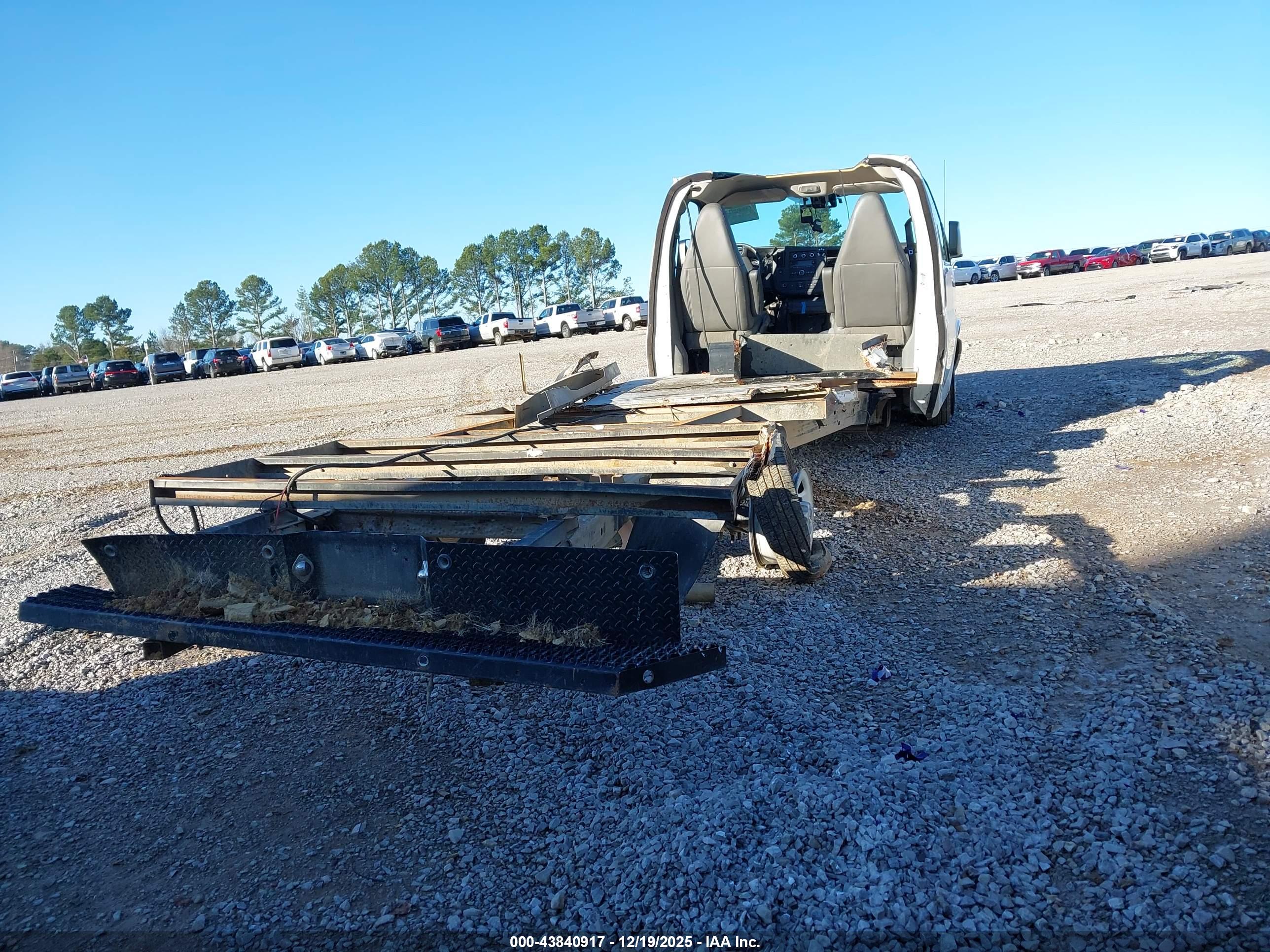 CHEVROLET EXPRESS image 4
