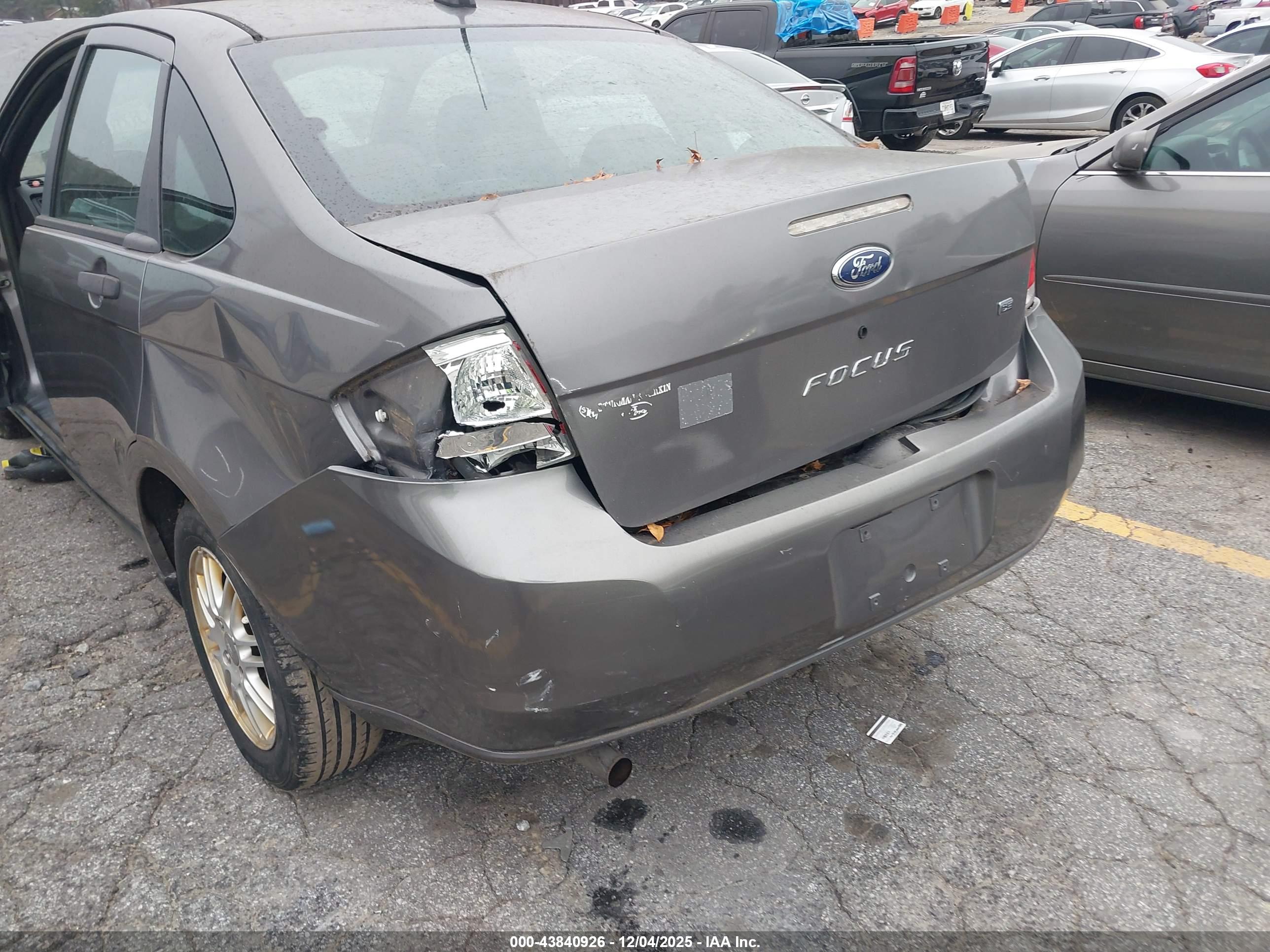 FORD FOCUS image 6