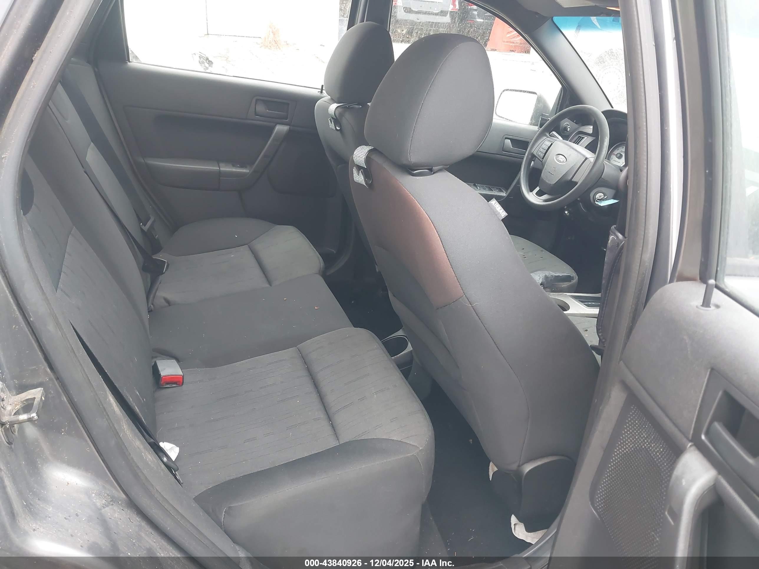 FORD FOCUS image 8