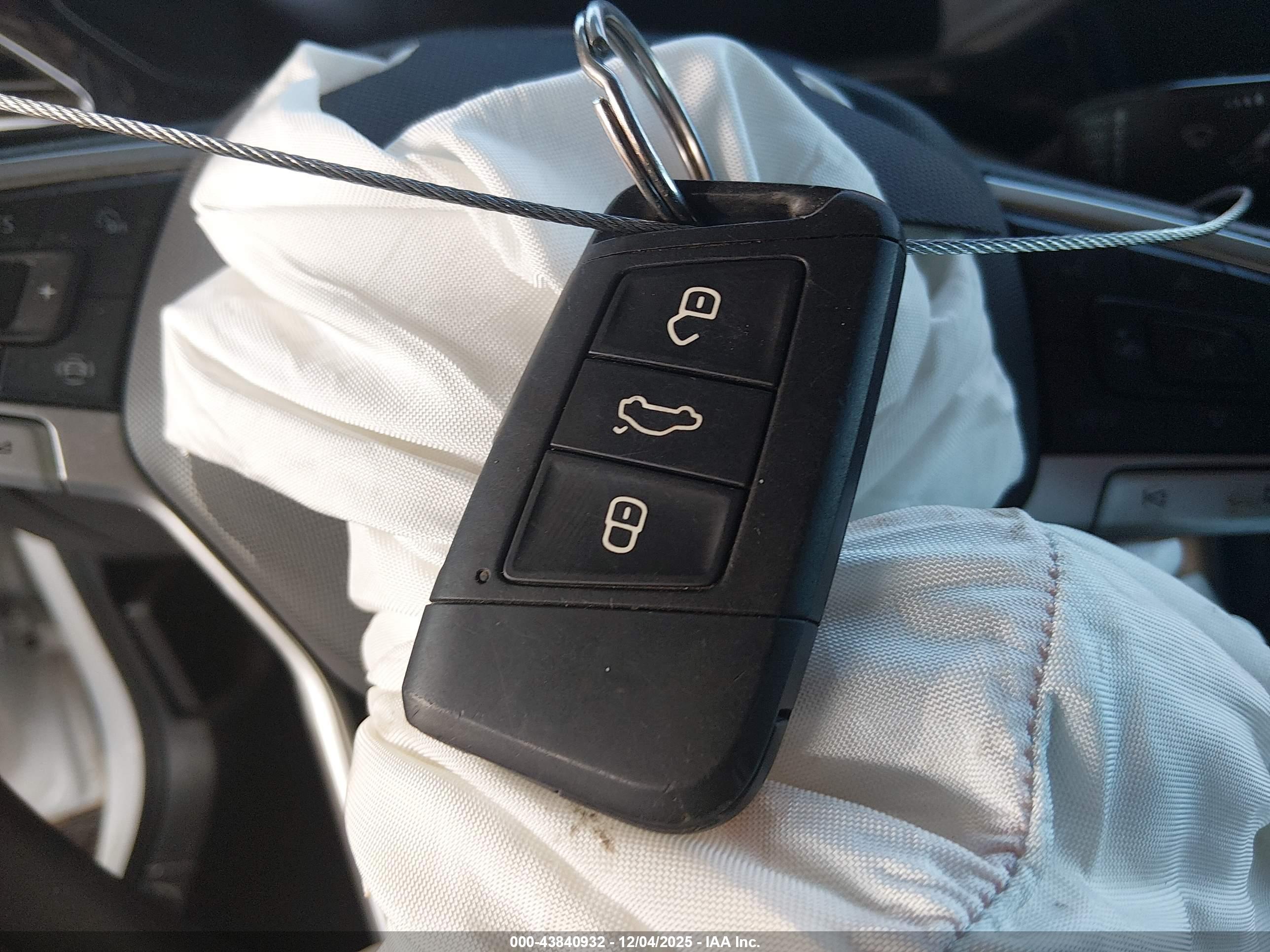 VOLKSWAGEN TAOS image 11