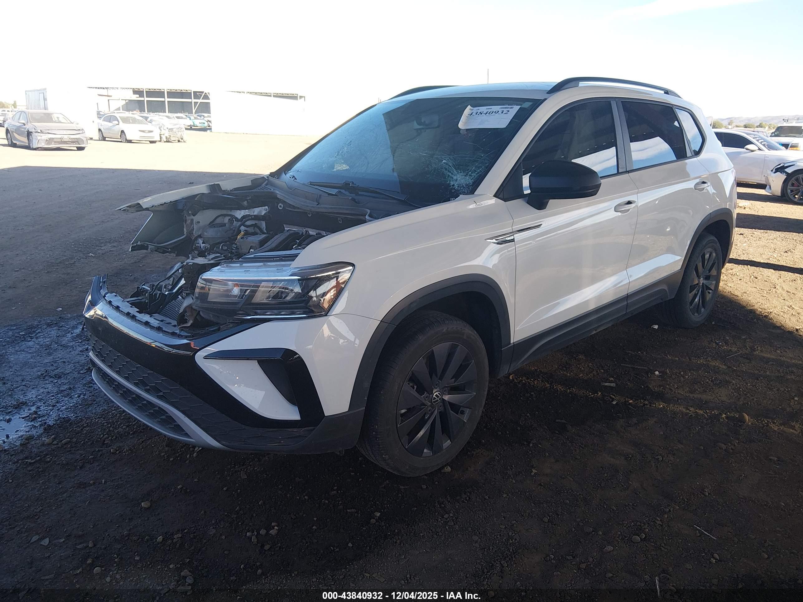 VOLKSWAGEN TAOS image 2