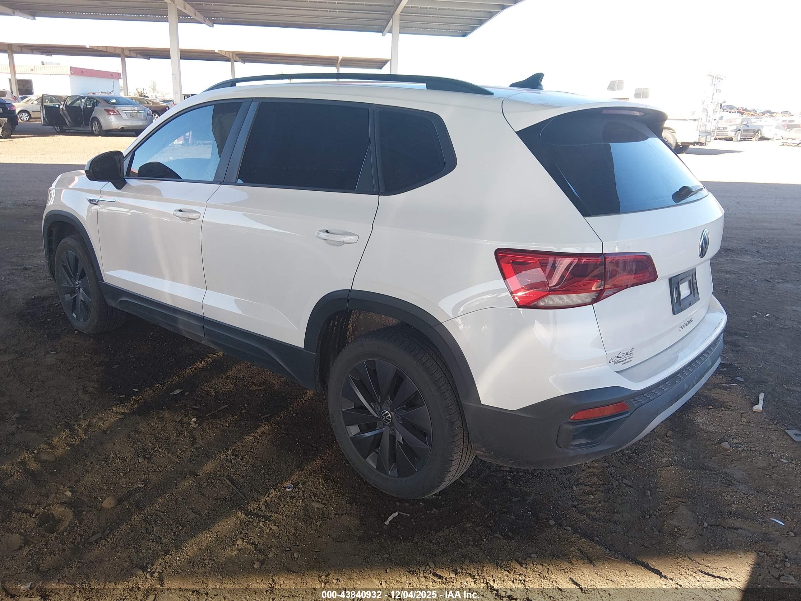VOLKSWAGEN TAOS image 3