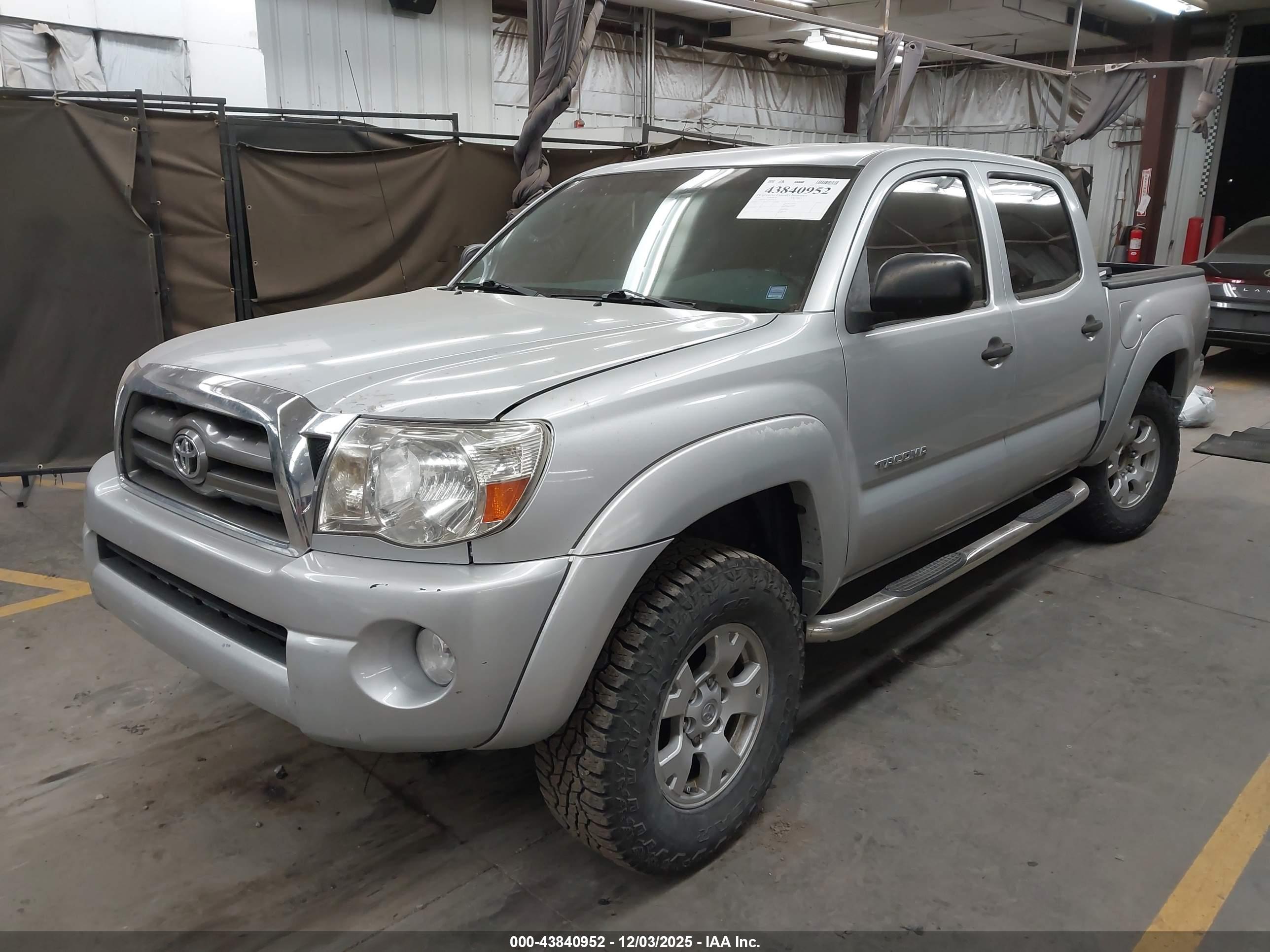 TOYOTA TACOMA image 2