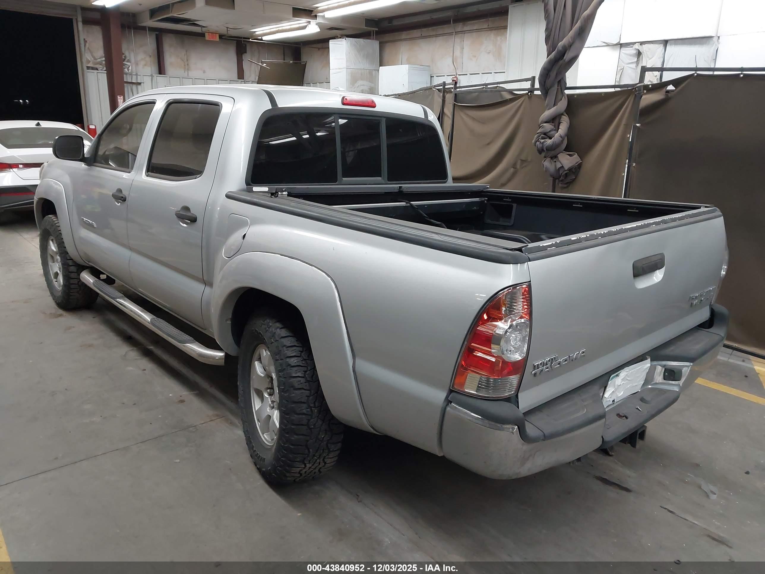 TOYOTA TACOMA image 3