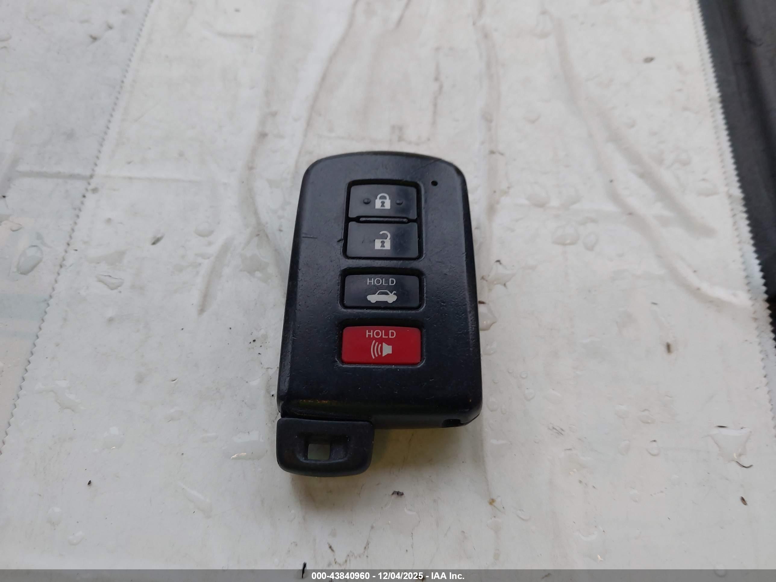 TOYOTA CAMRY image 11