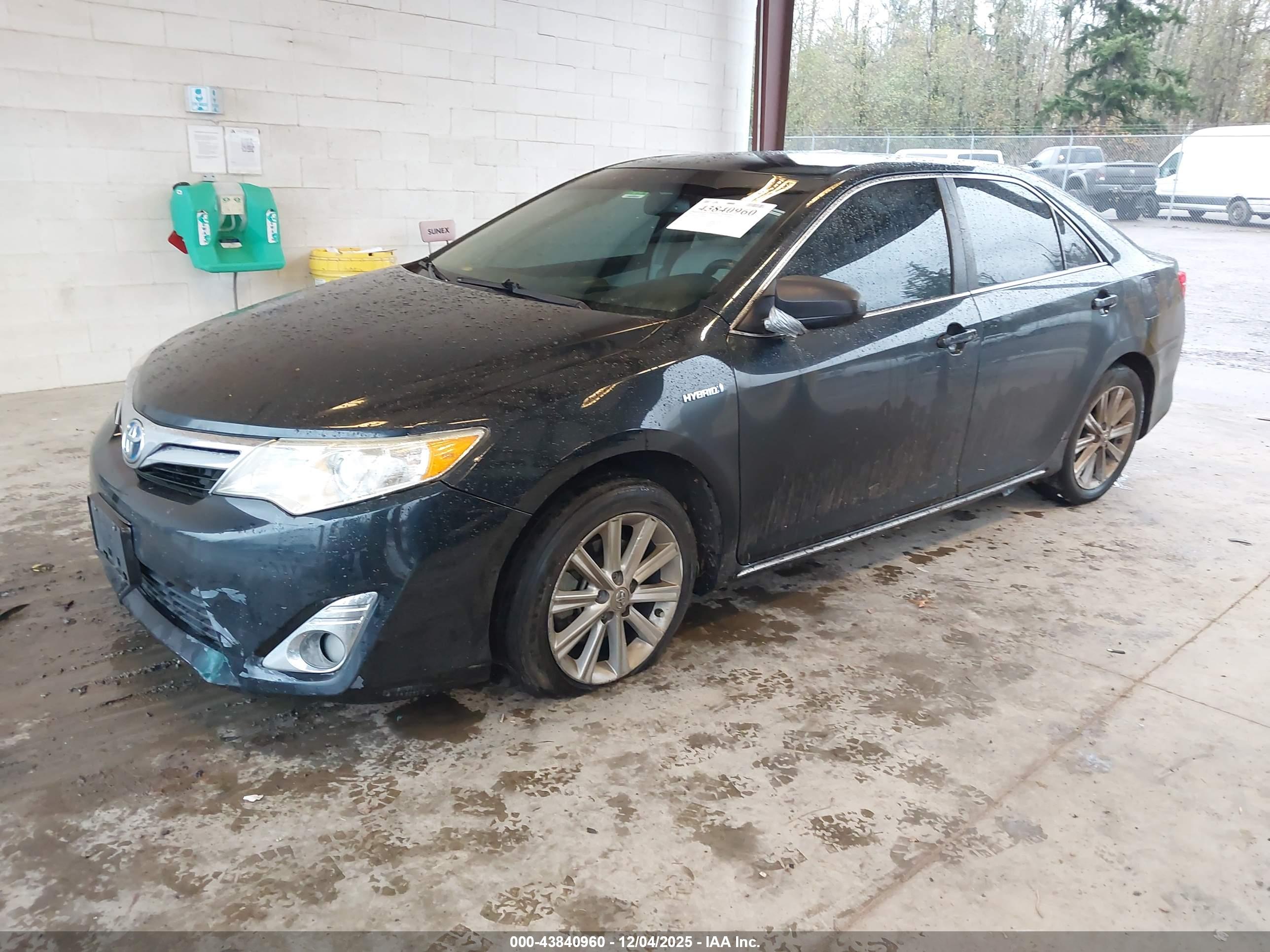 TOYOTA CAMRY image 2