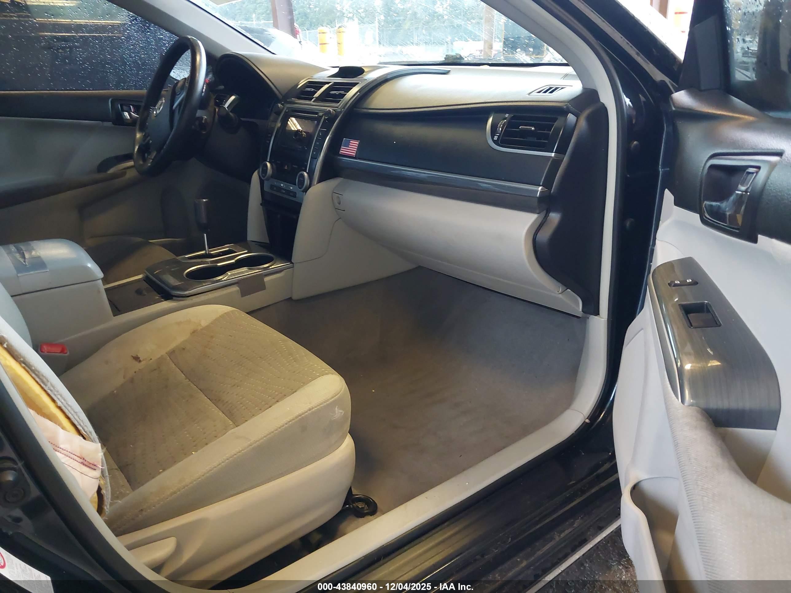 TOYOTA CAMRY image 5