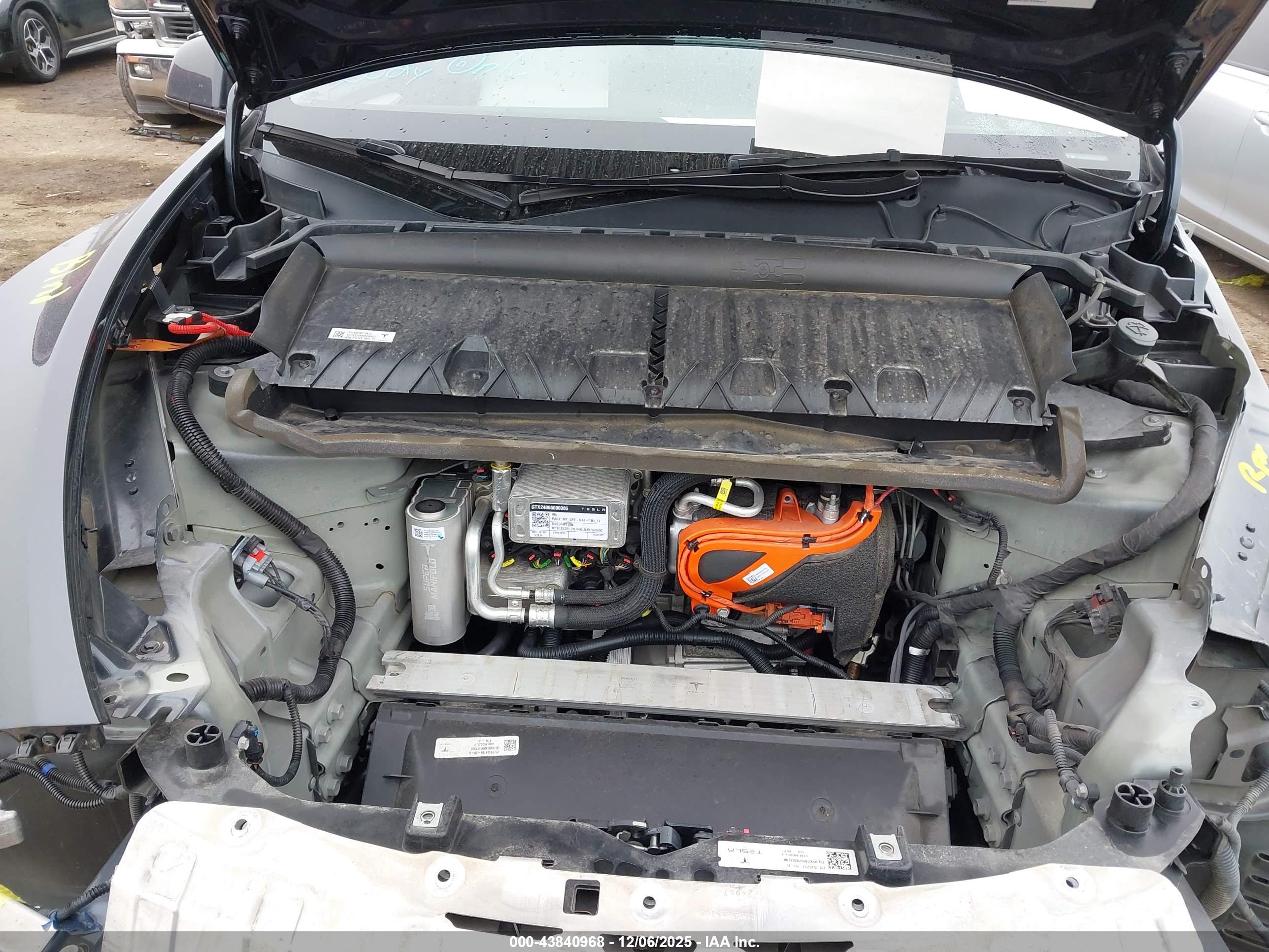 TESLA MODEL image 10