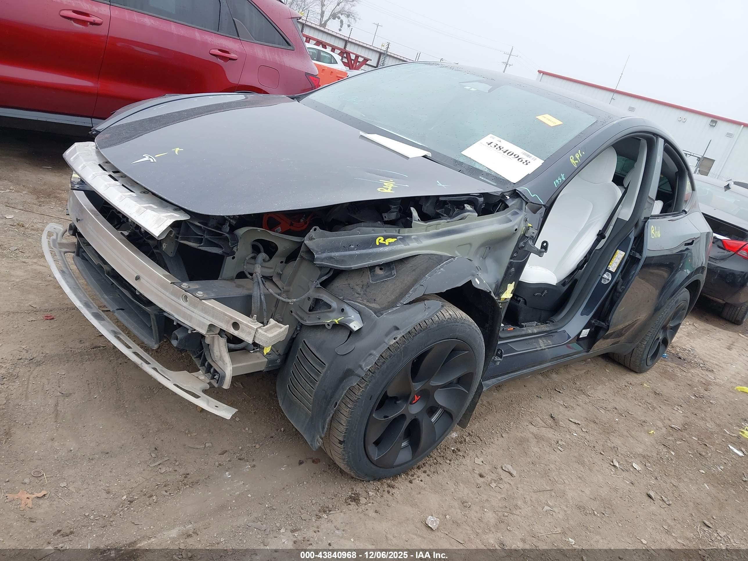 TESLA MODEL image 2