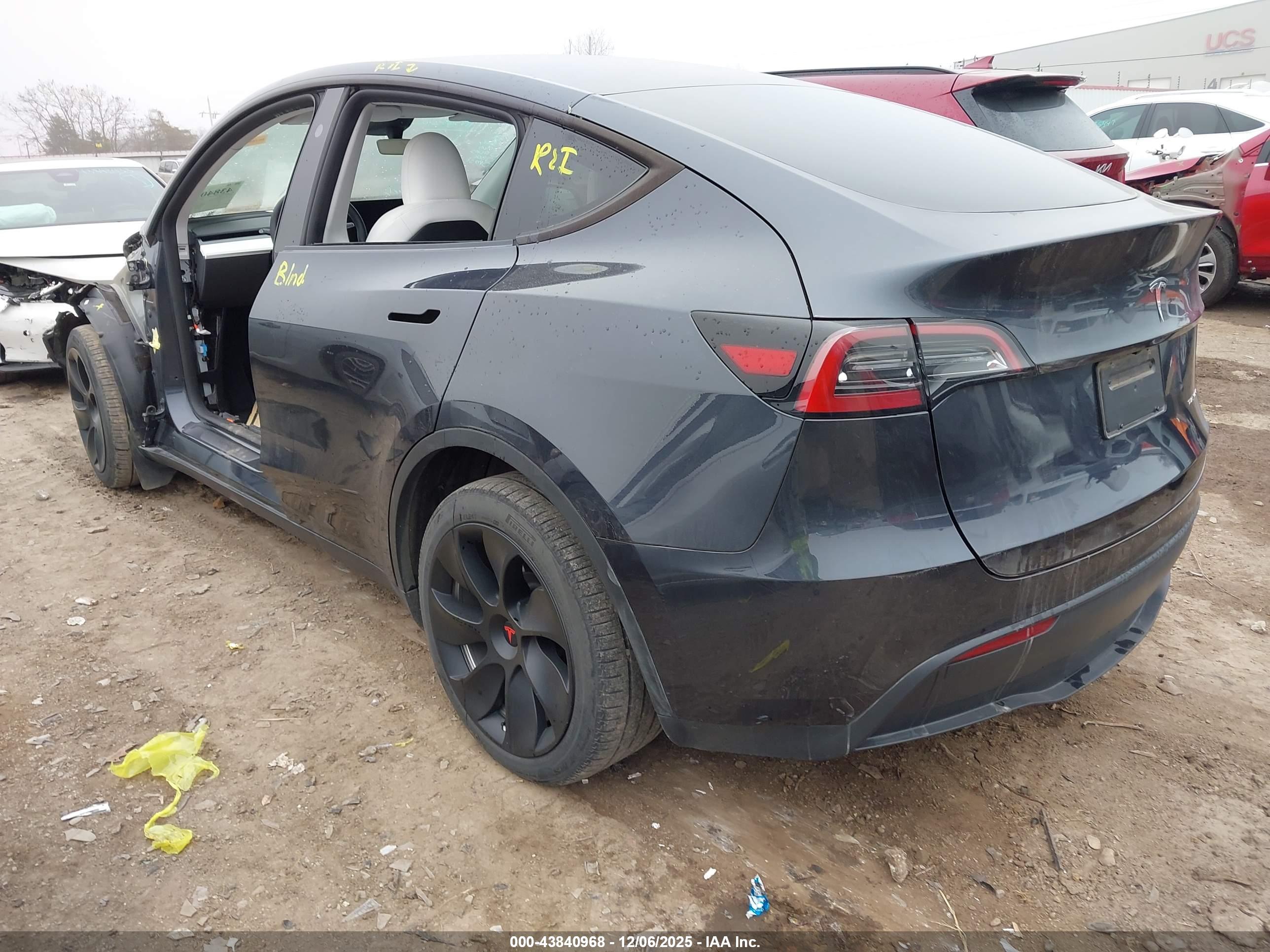 TESLA MODEL image 3