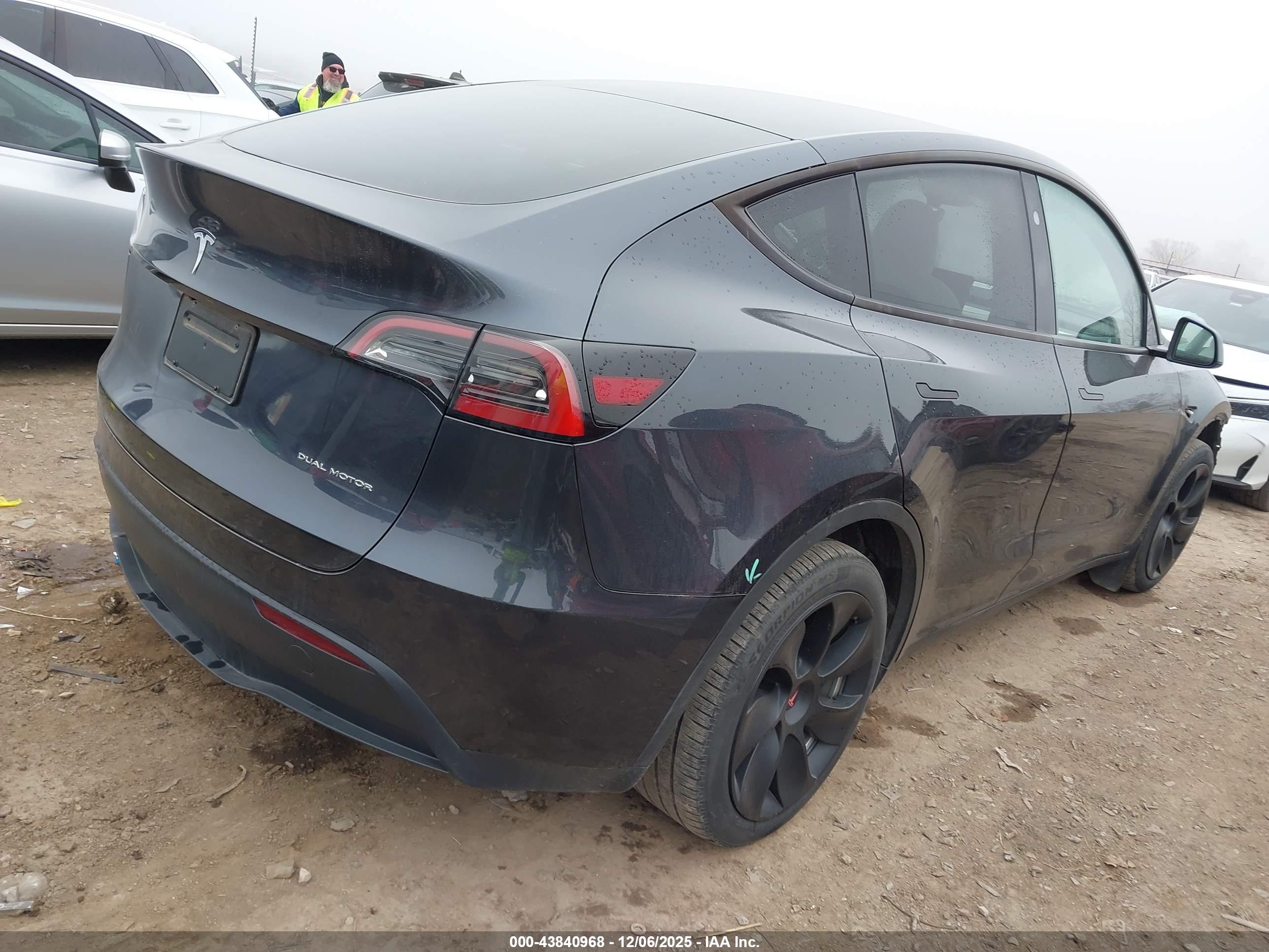 TESLA MODEL image 4