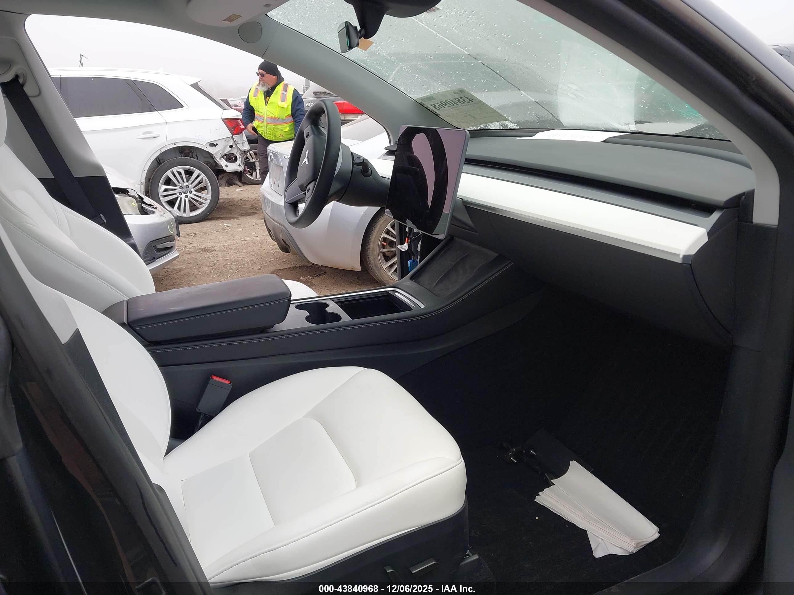TESLA MODEL image 5