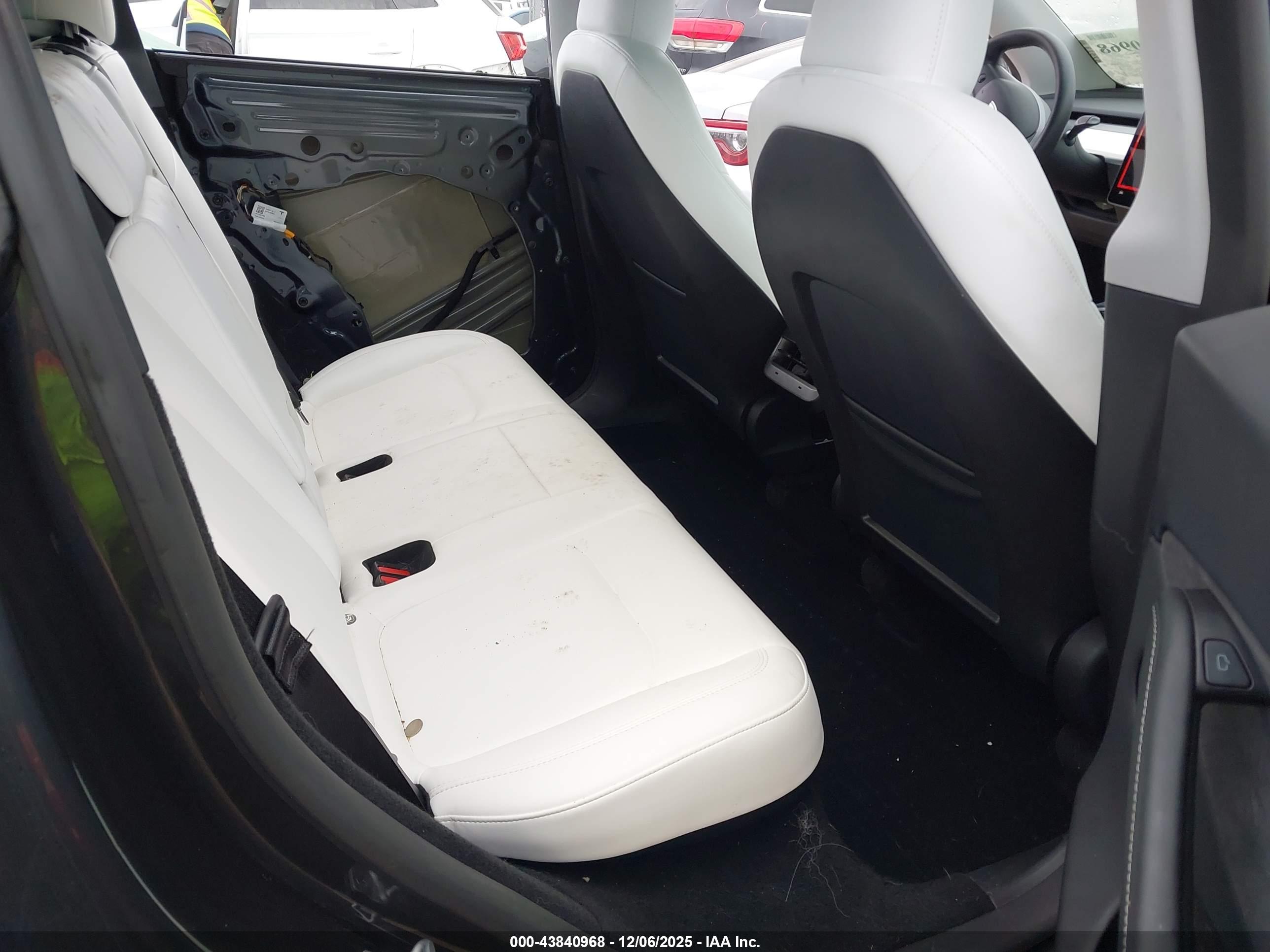 TESLA MODEL image 8