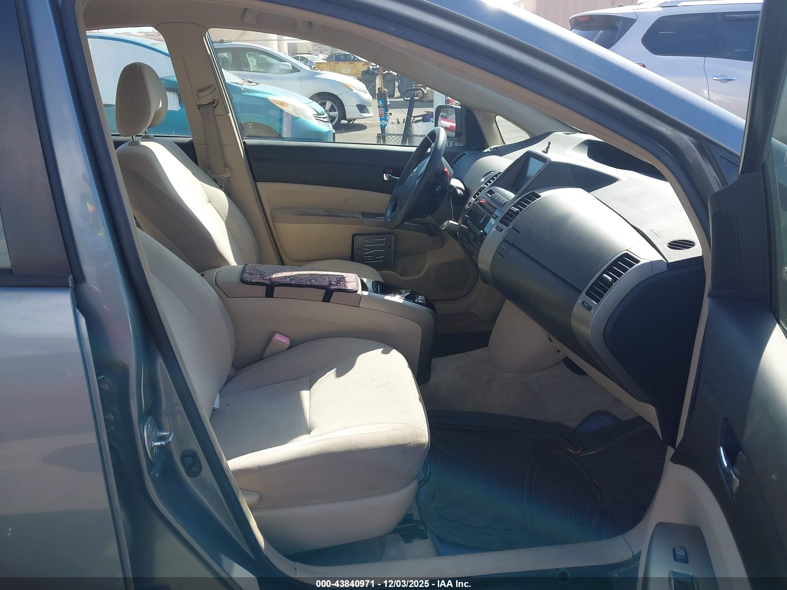 TOYOTA PRIUS image 5