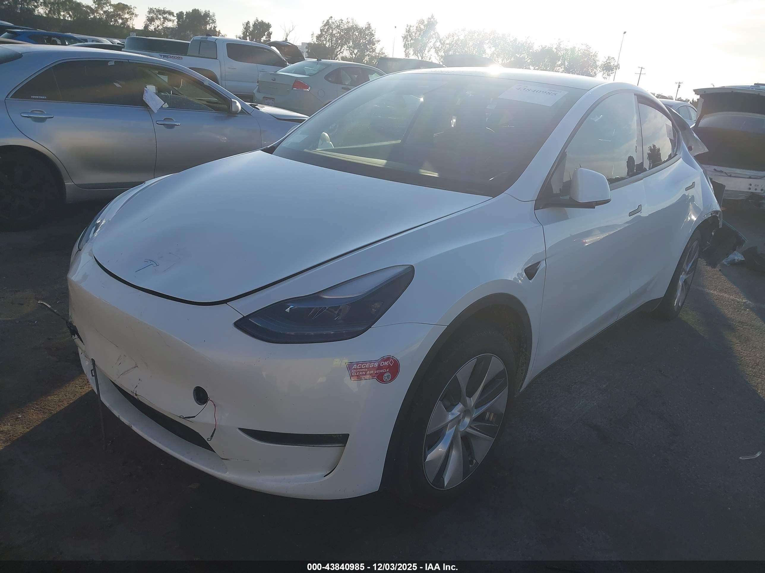 TESLA MODEL image 2