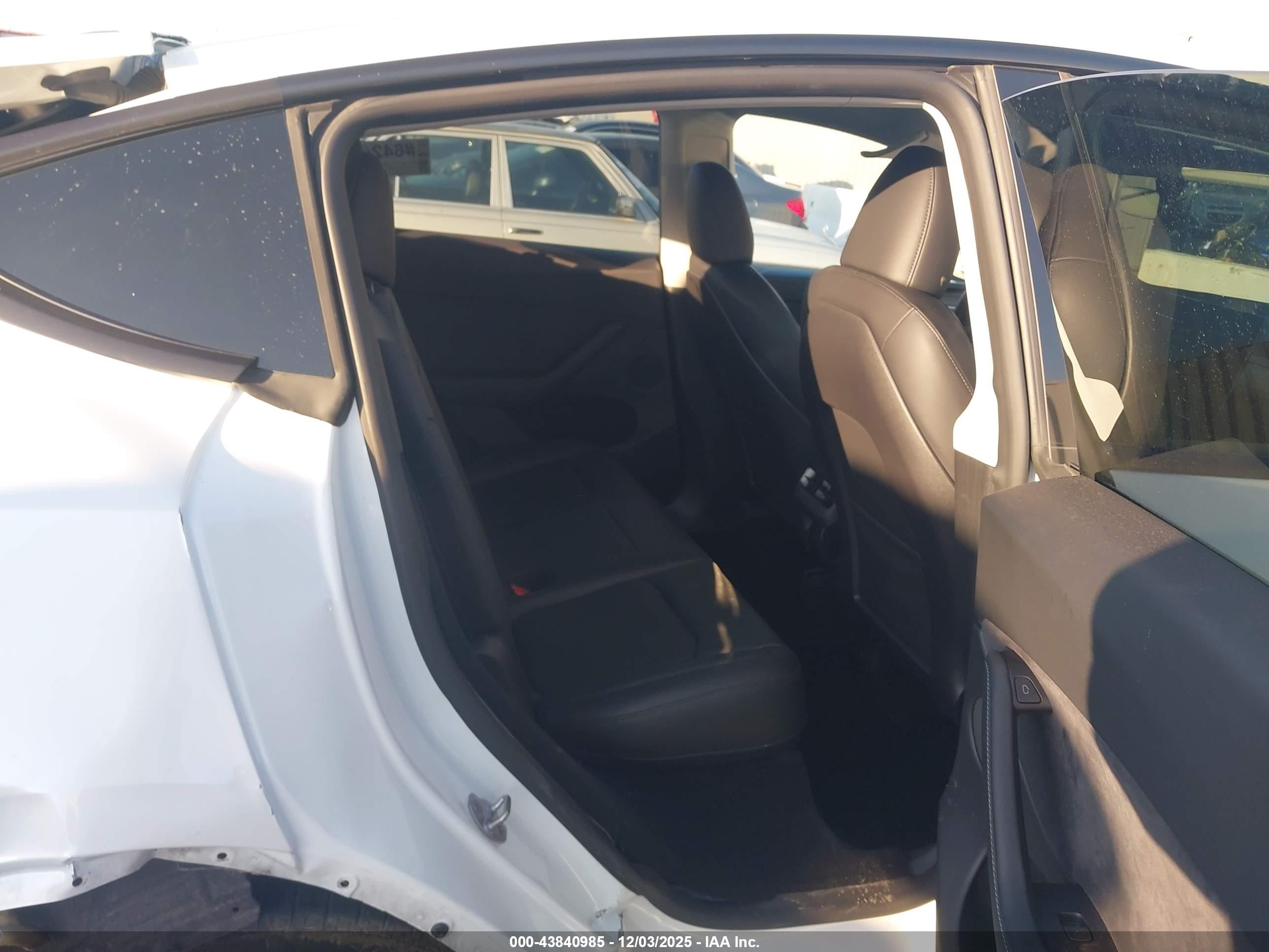 TESLA MODEL image 8