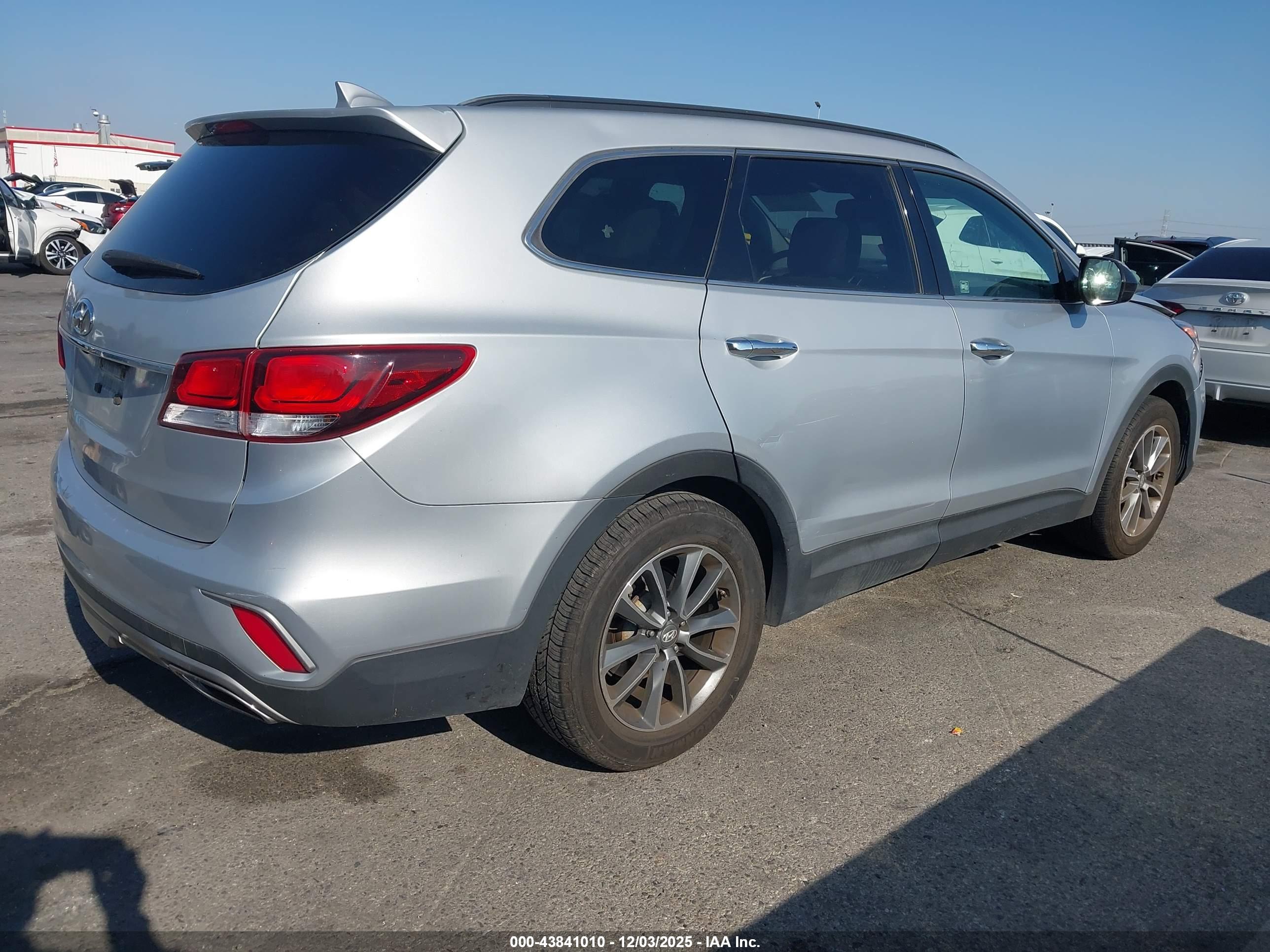 HYUNDAI SANTA image 4