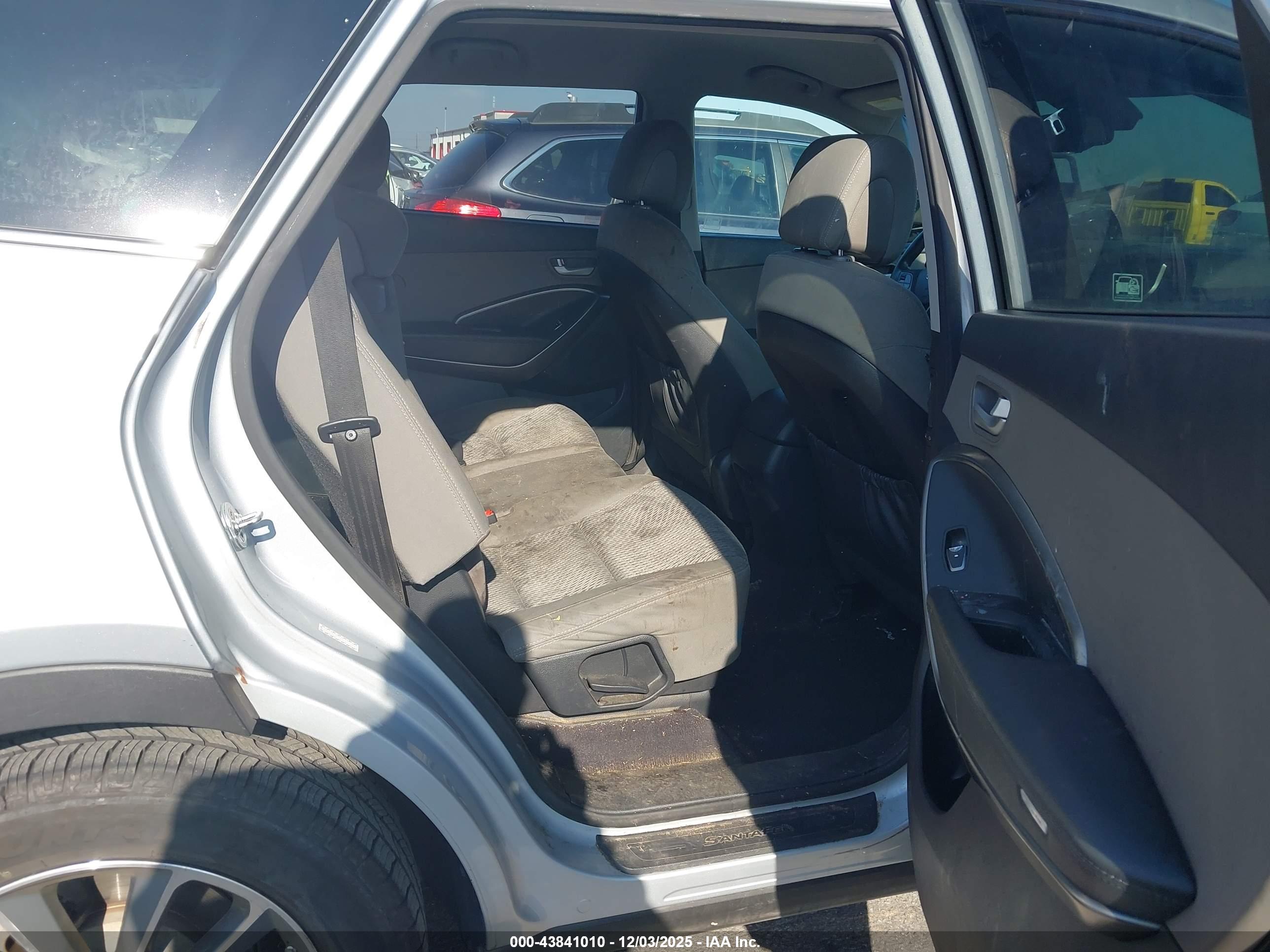 HYUNDAI SANTA image 8