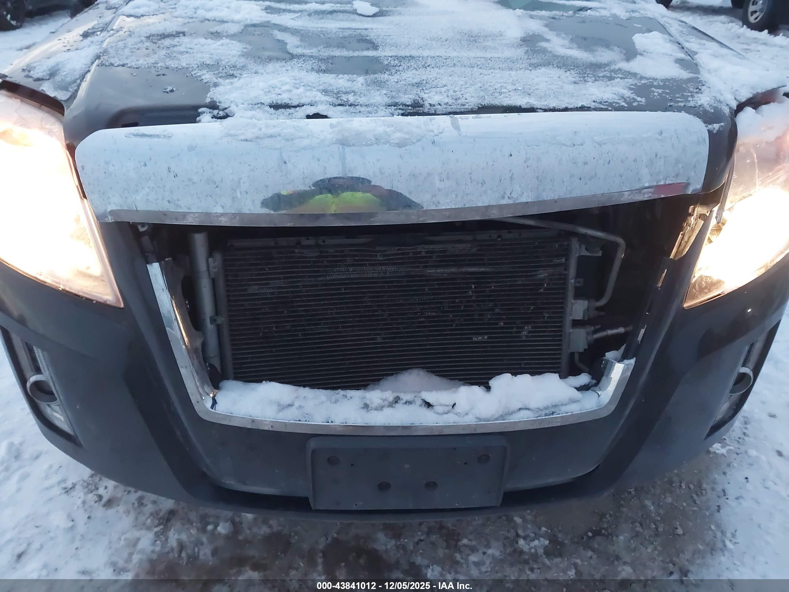 GMC TERRAIN image 6