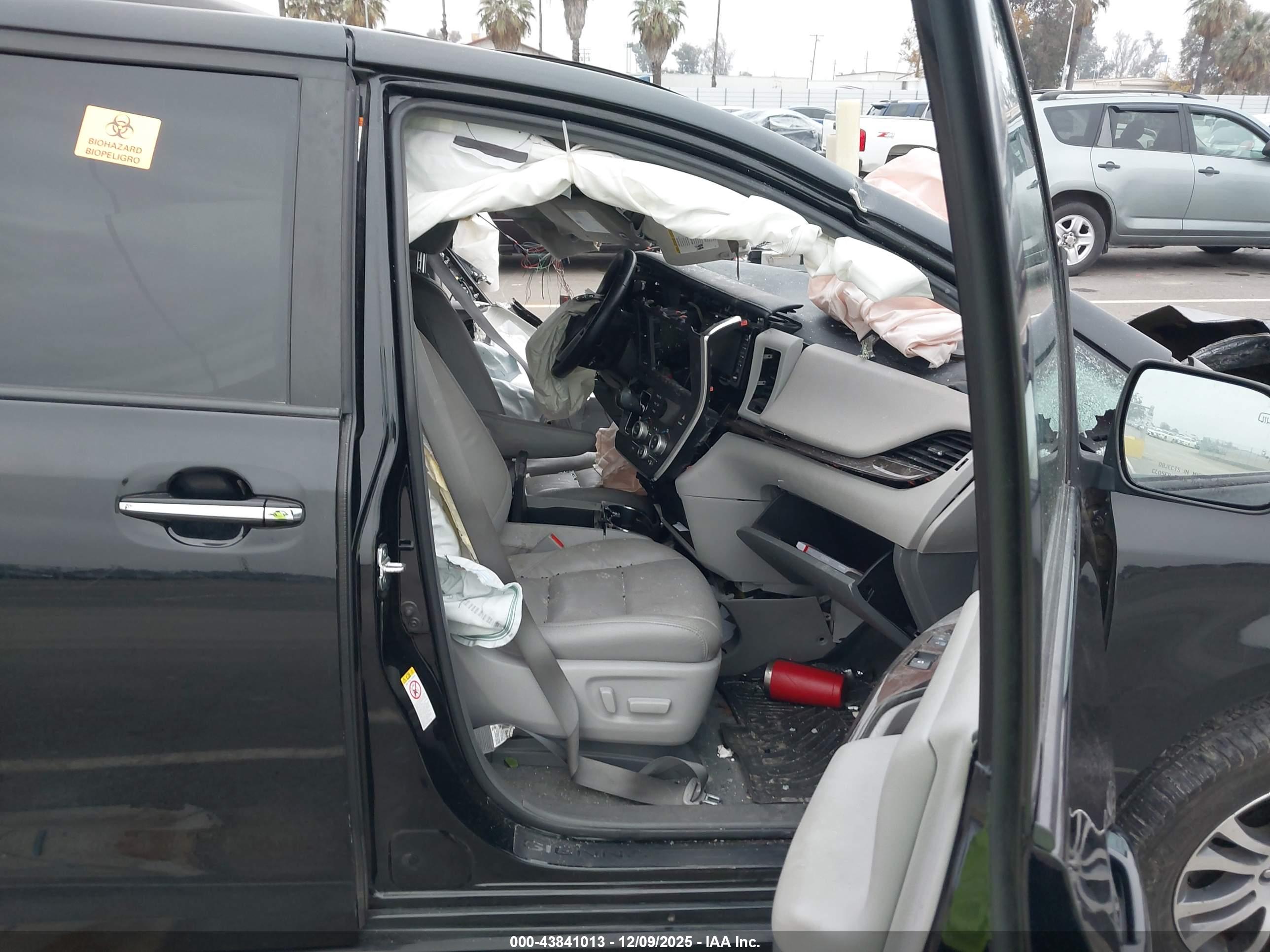 TOYOTA SIENNA image 5