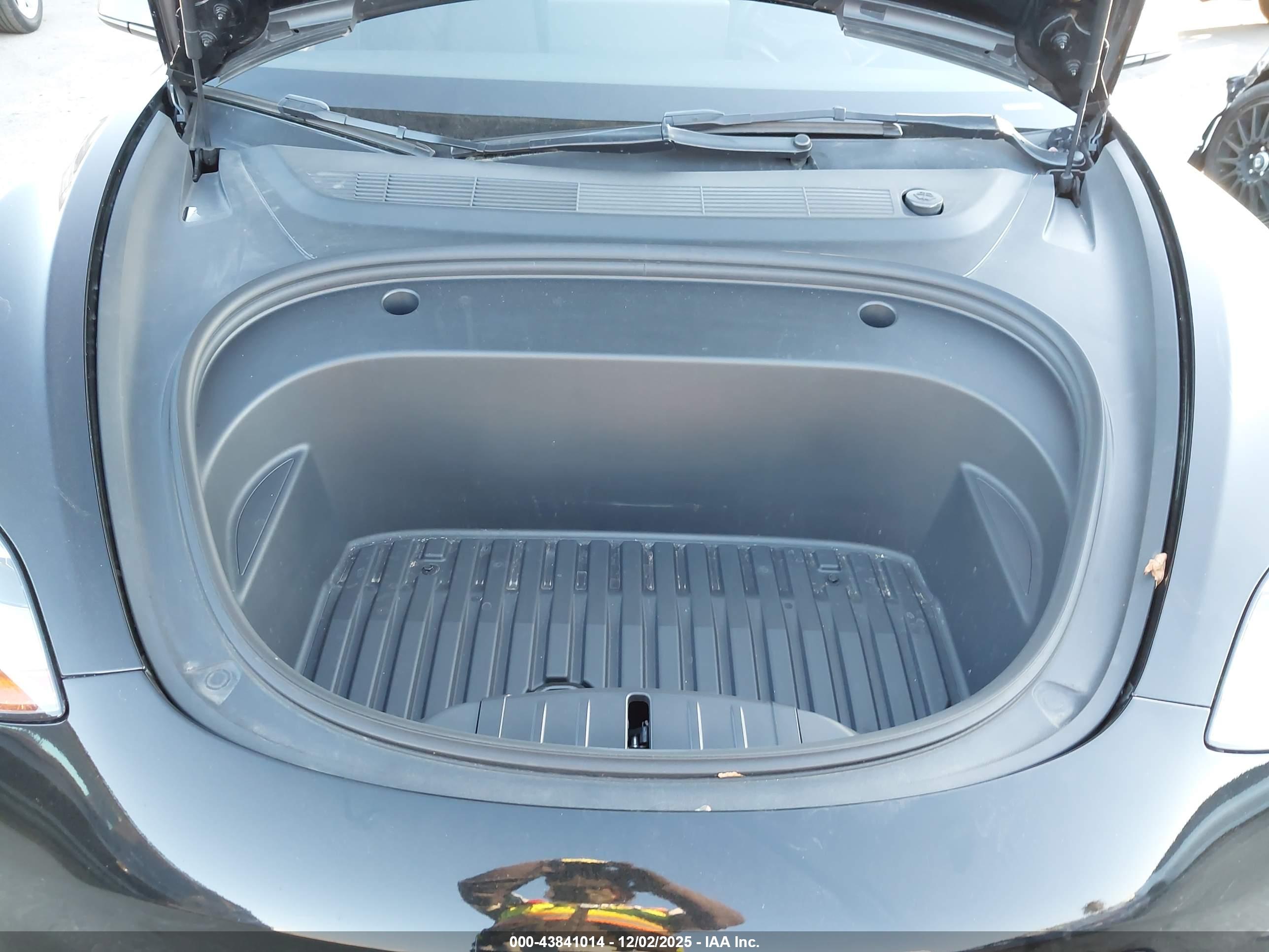 TESLA MODEL image 10