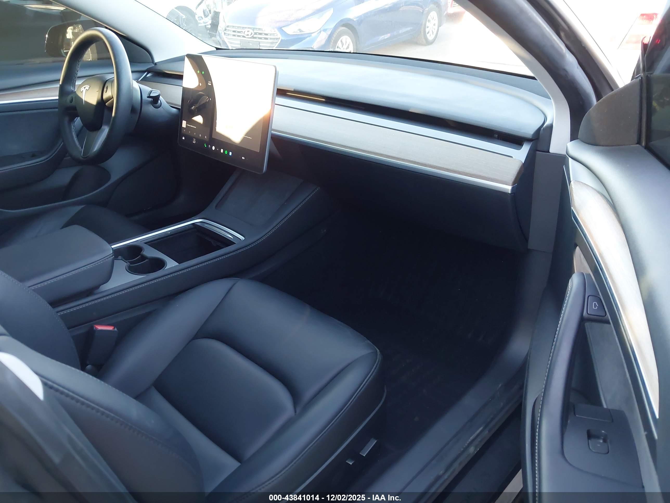TESLA MODEL image 5