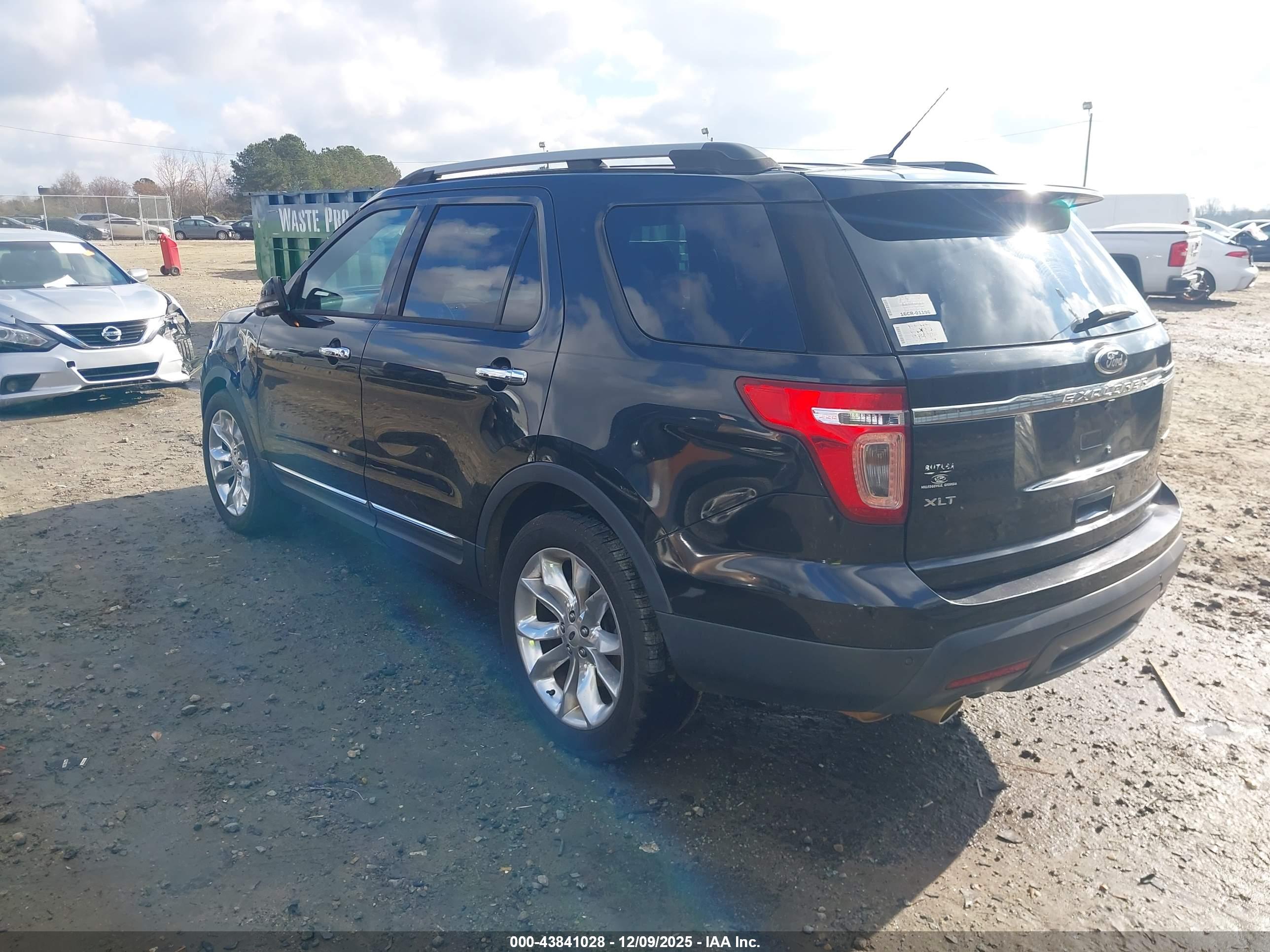 FORD EXPLORER image 3