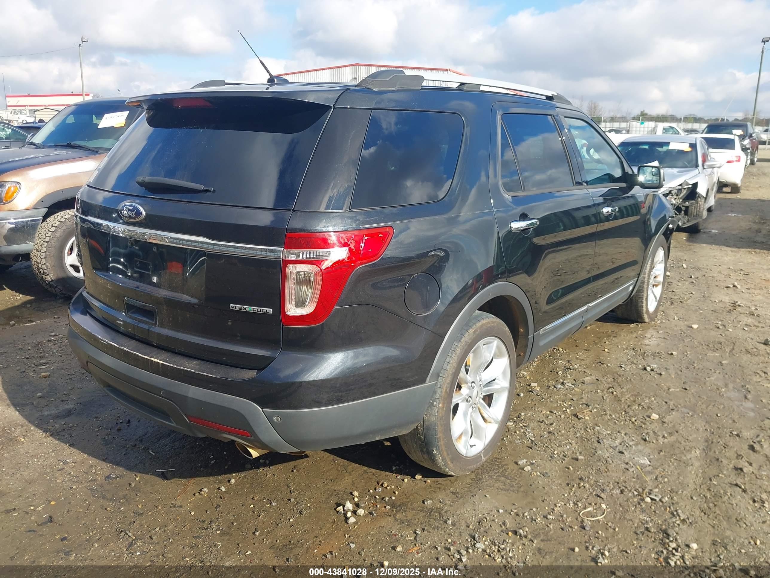 FORD EXPLORER image 4