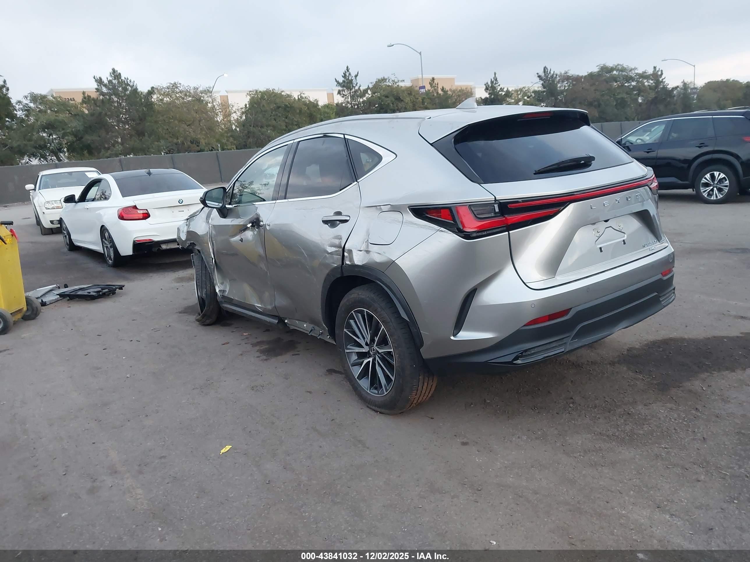 LEXUS NX image 3