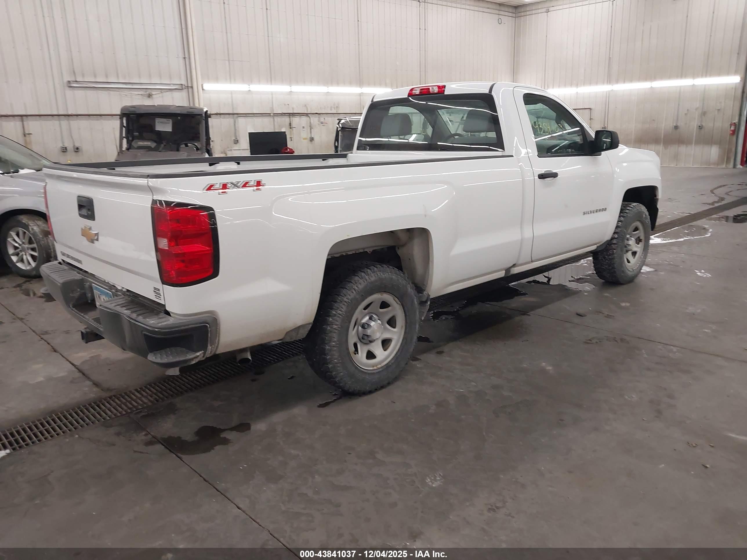 CHEVROLET SILVERADO image 4