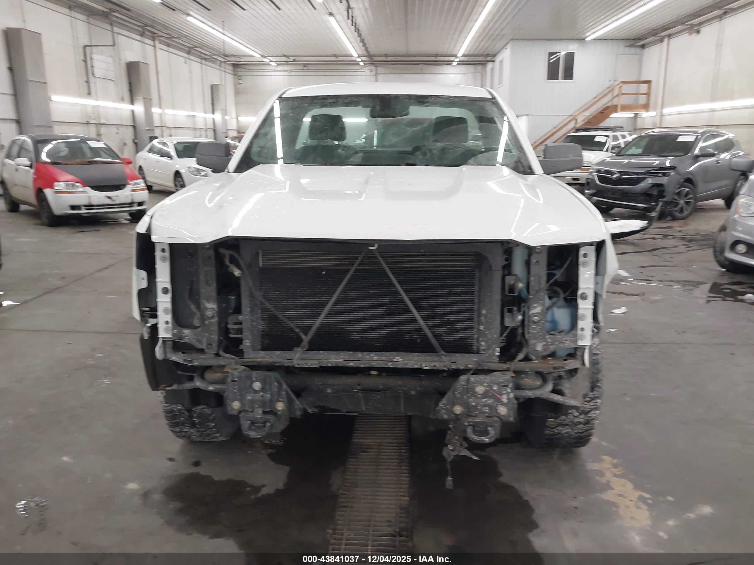 CHEVROLET SILVERADO image 6