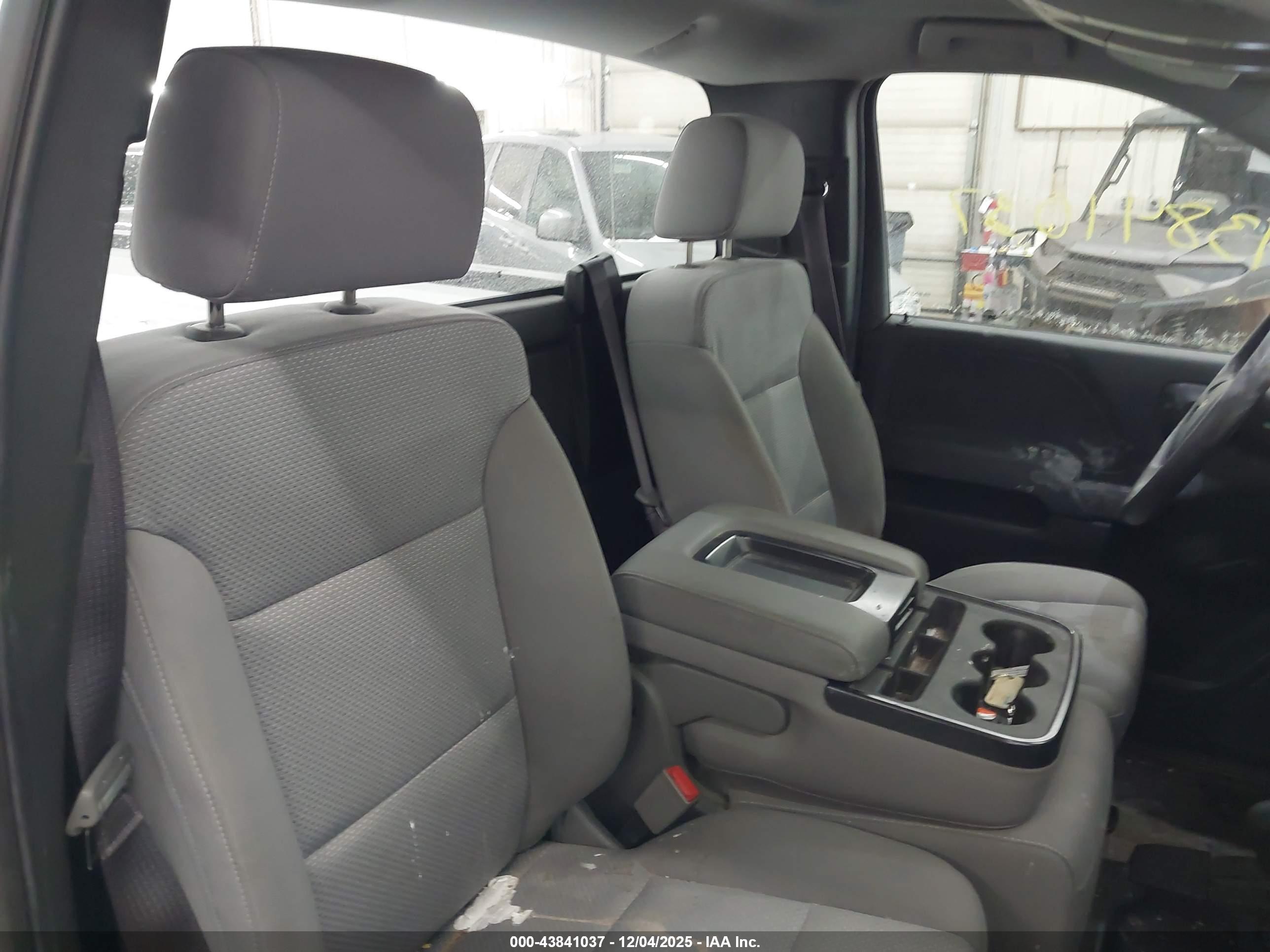 CHEVROLET SILVERADO image 8