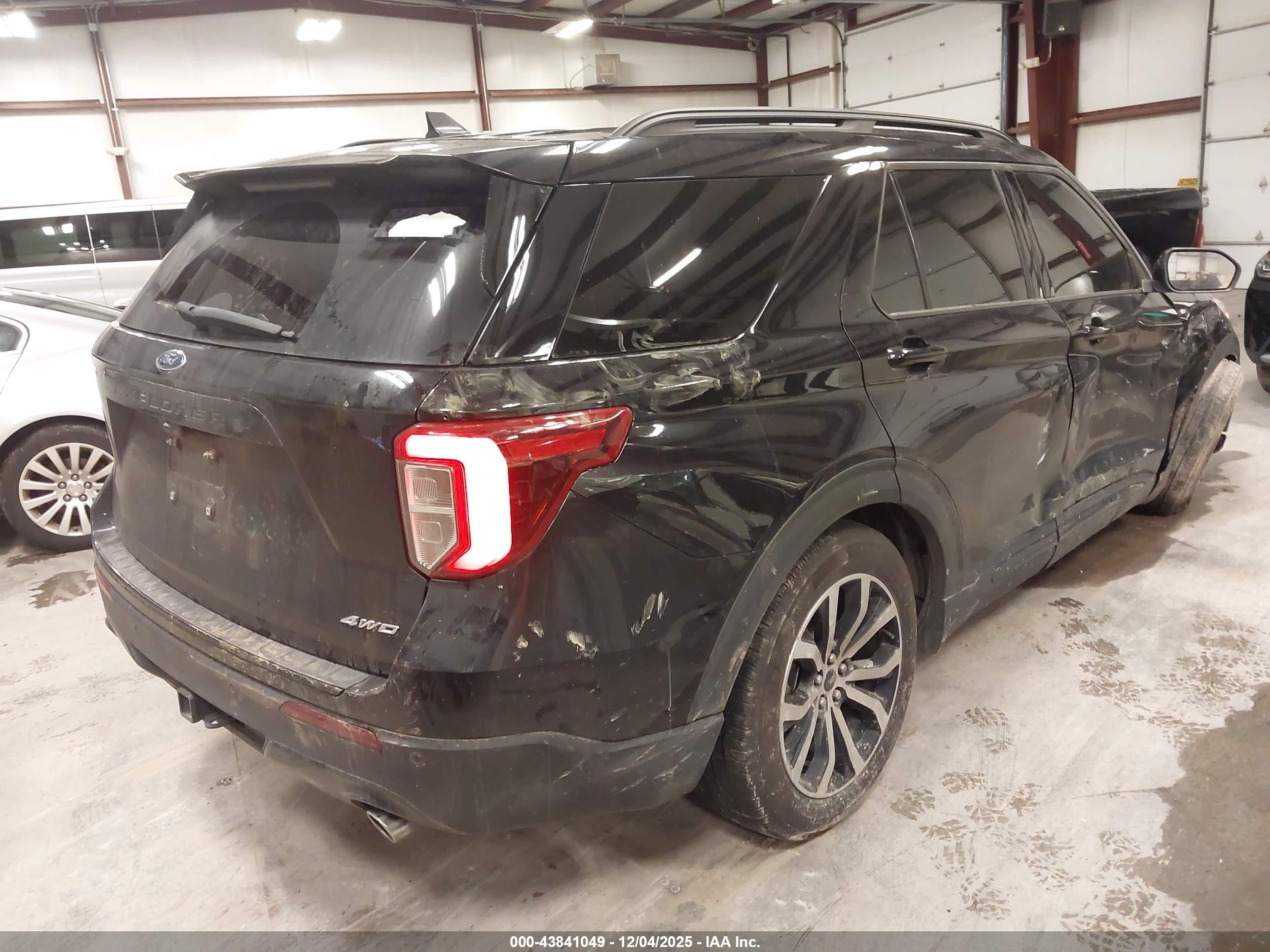 FORD EXPLORER image 4