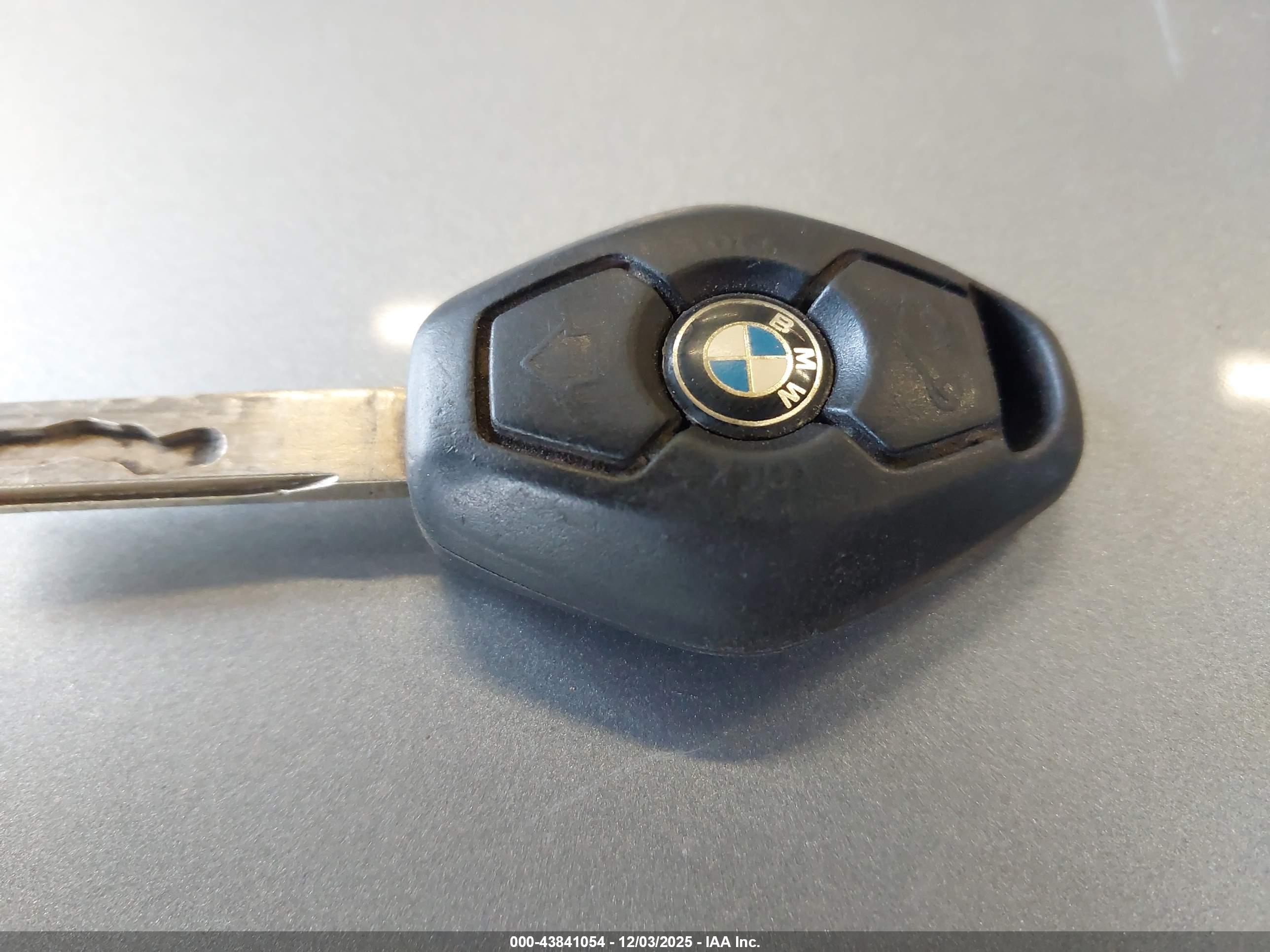 BMW 325XI image 11