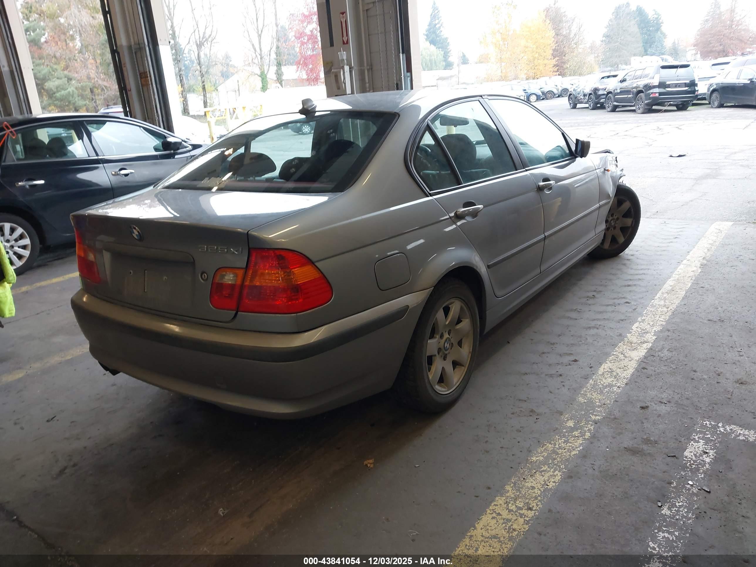BMW 325XI image 4