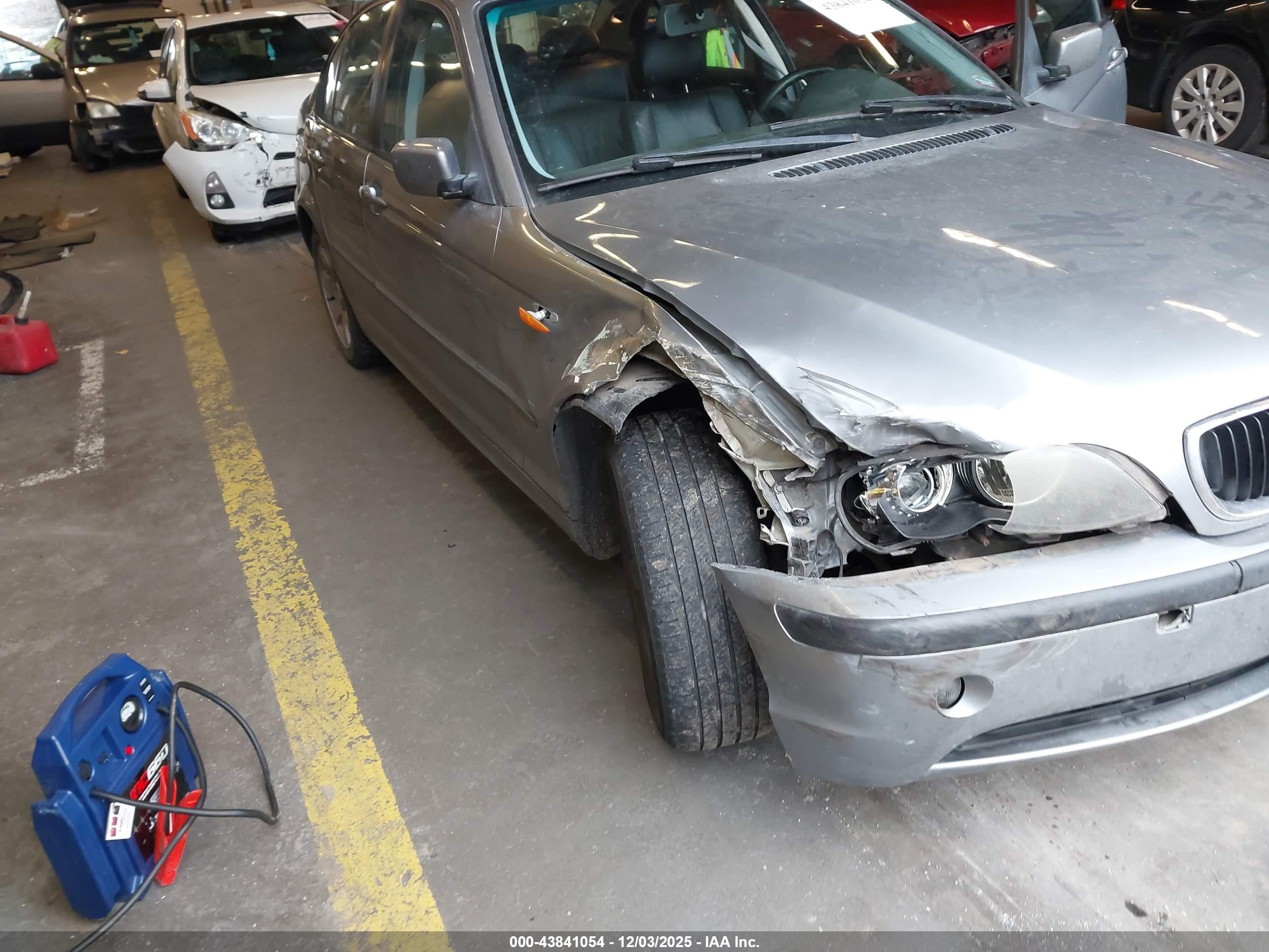 BMW 325XI image 6