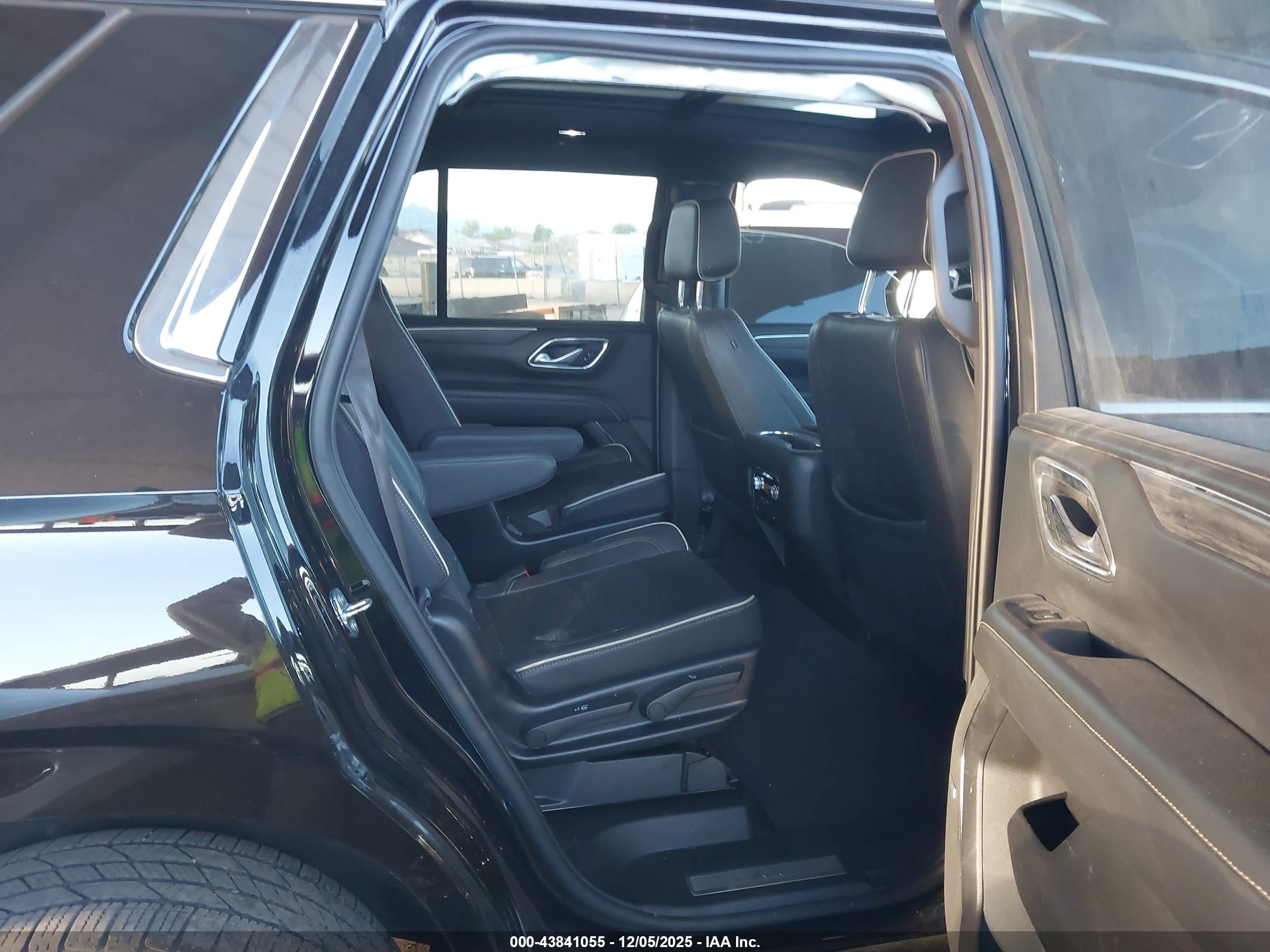 GMC YUKON image 8