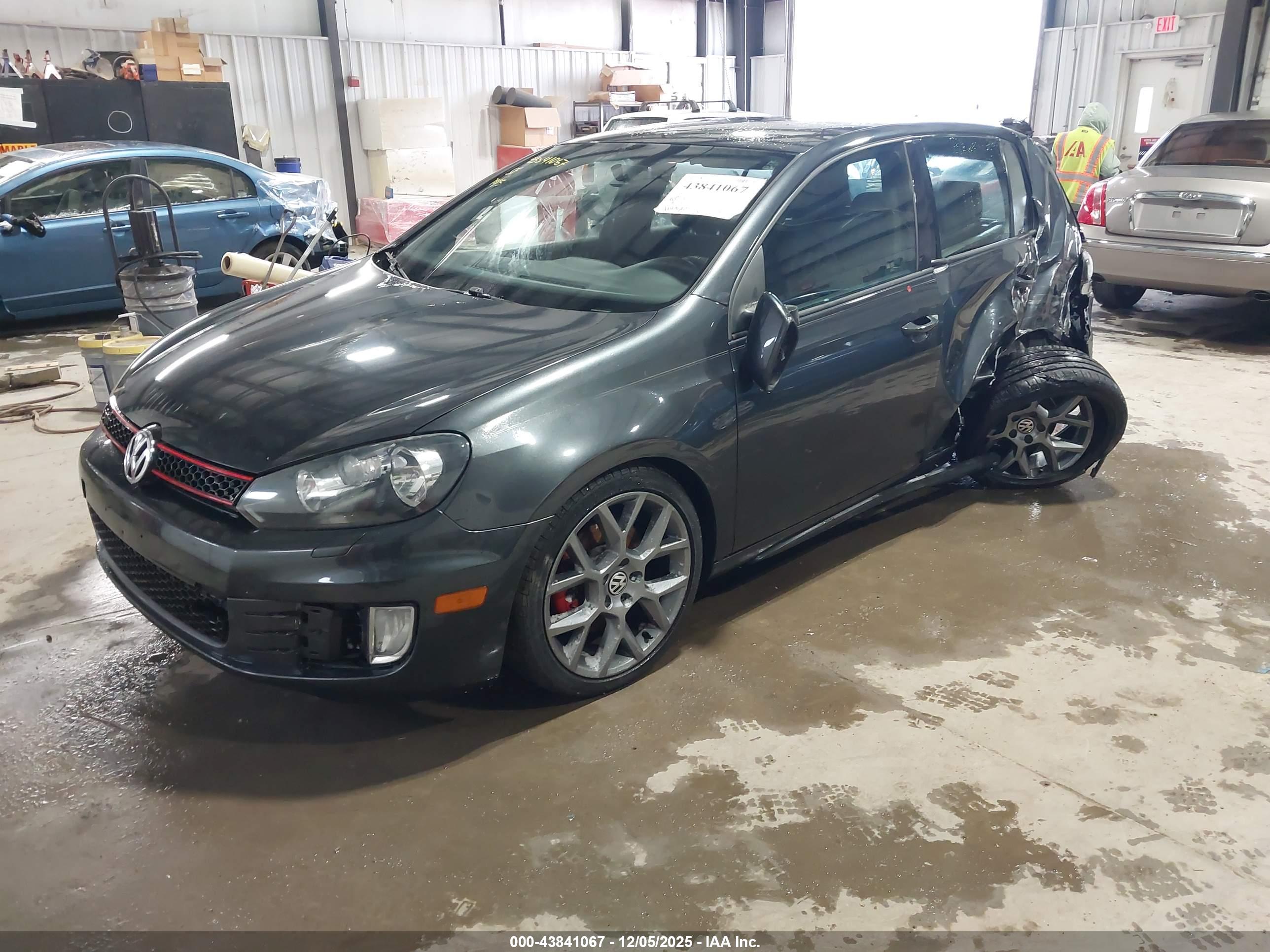 VOLKSWAGEN GTI image 2