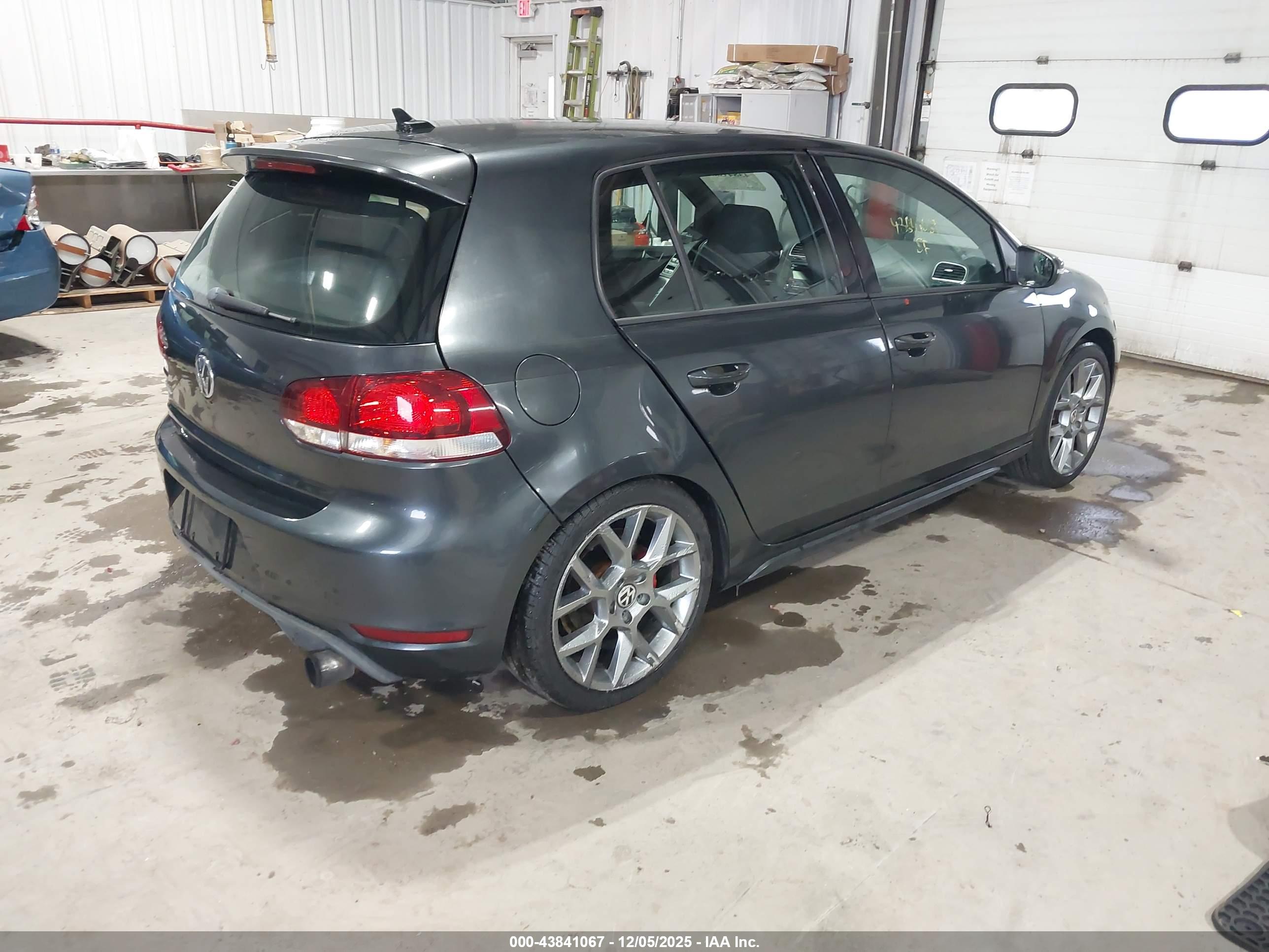 VOLKSWAGEN GTI image 4