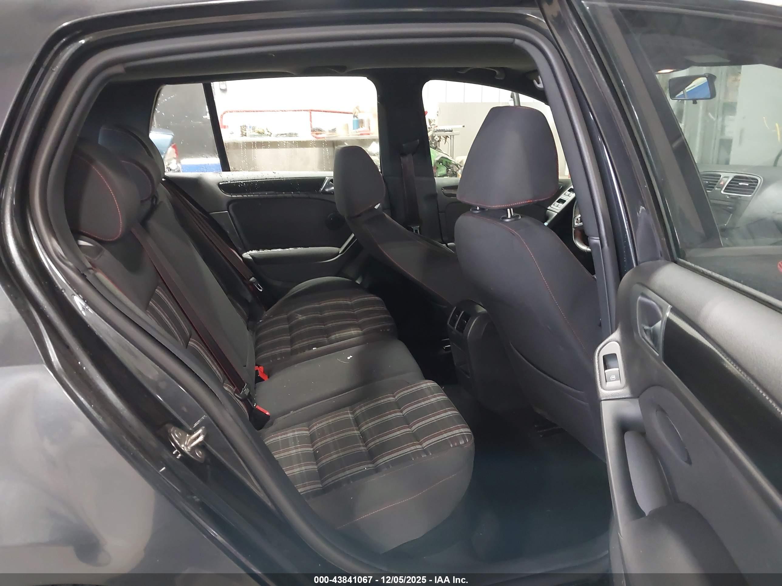 VOLKSWAGEN GTI image 8