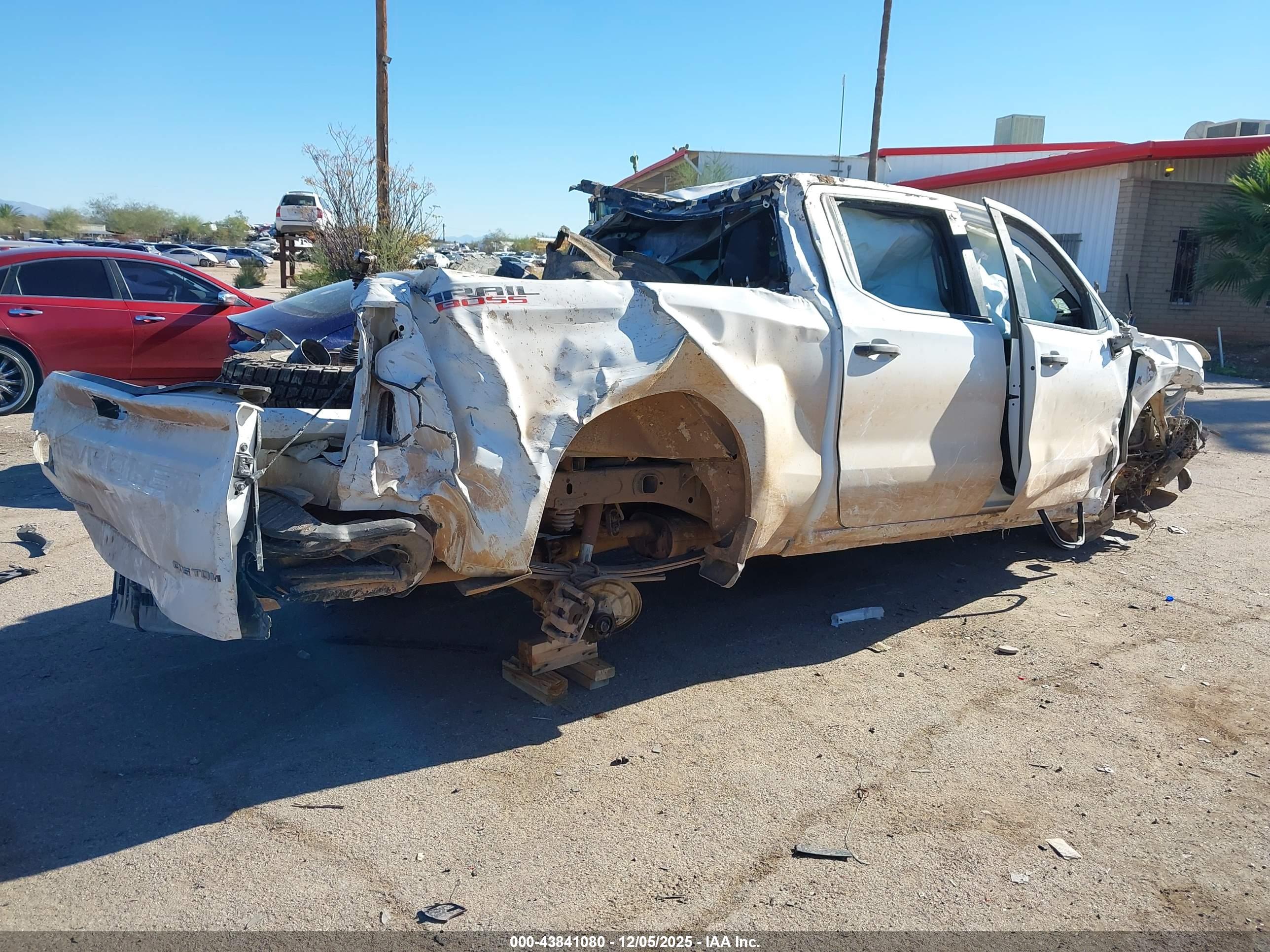 CHEVROLET SILVERADO image 4