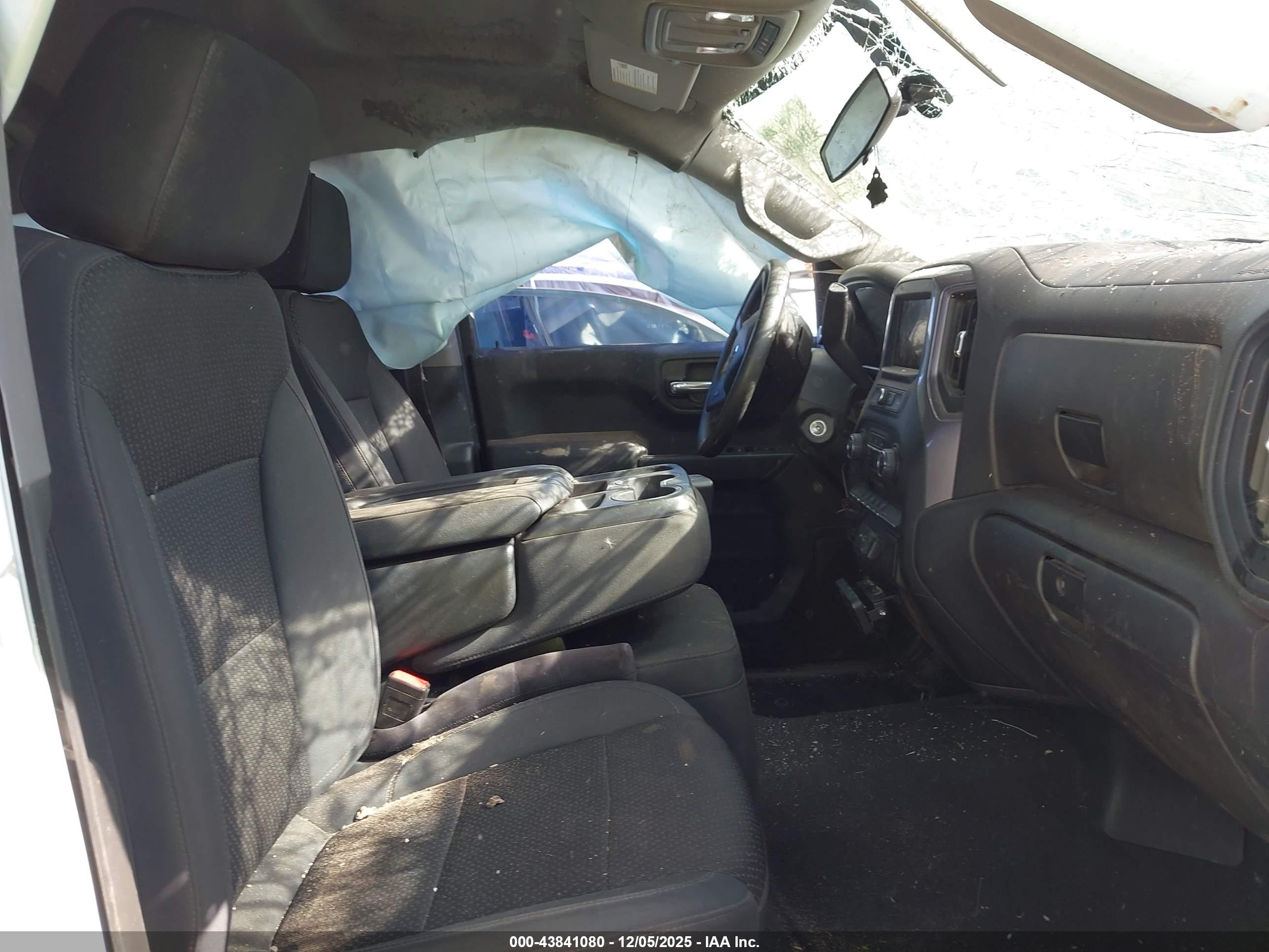 CHEVROLET SILVERADO image 5