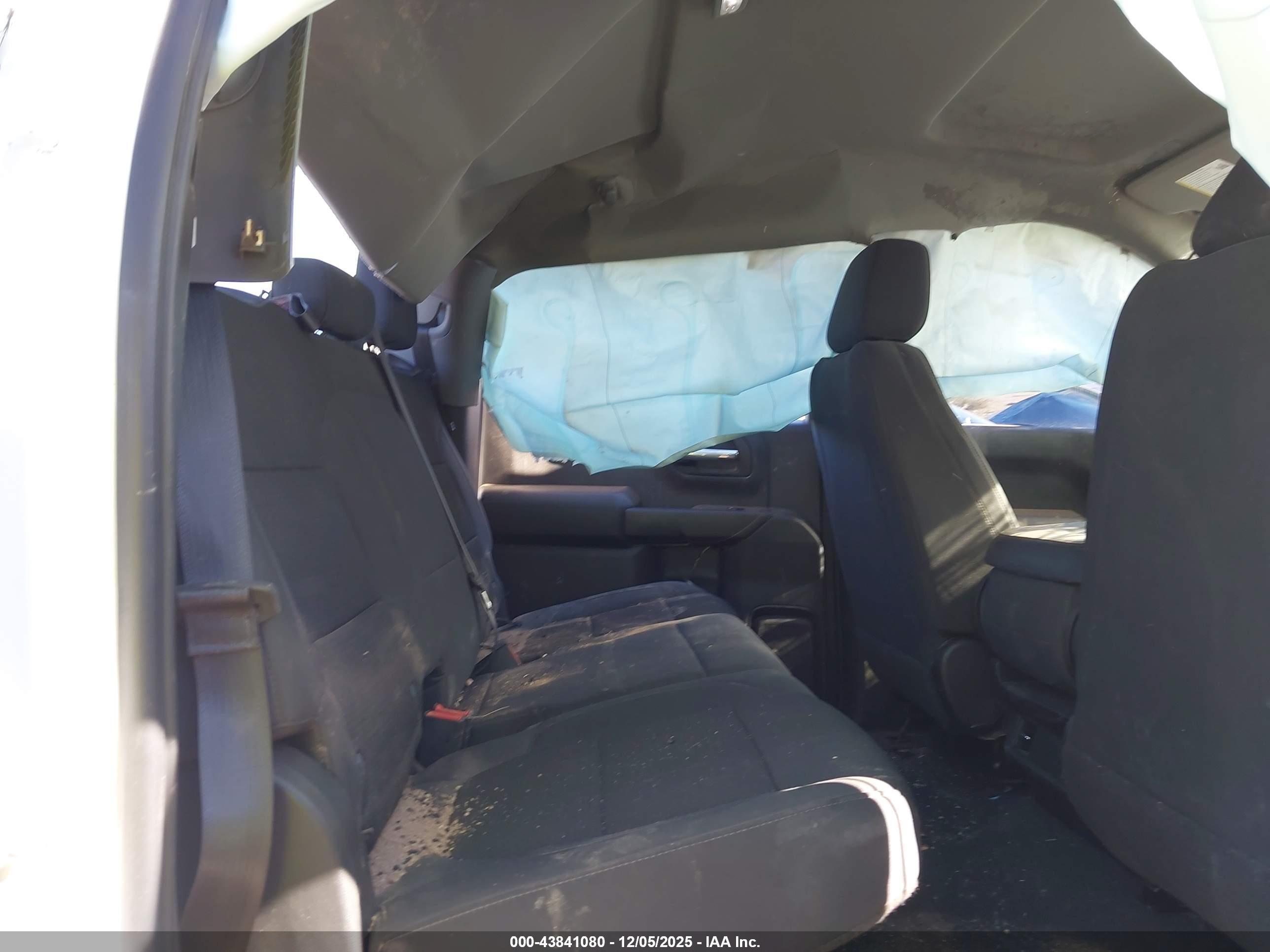 CHEVROLET SILVERADO image 8