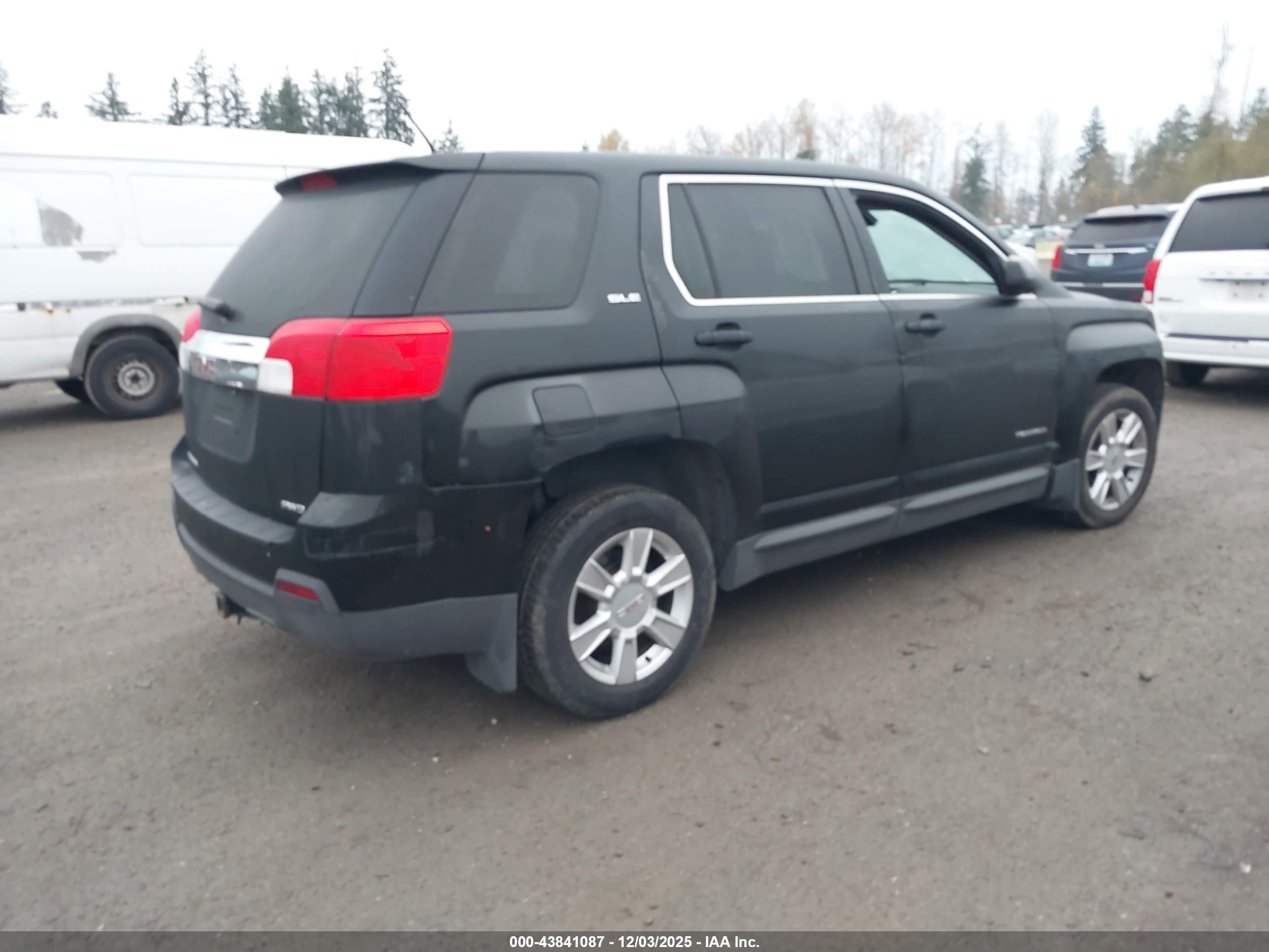 GMC TERRAIN image 4
