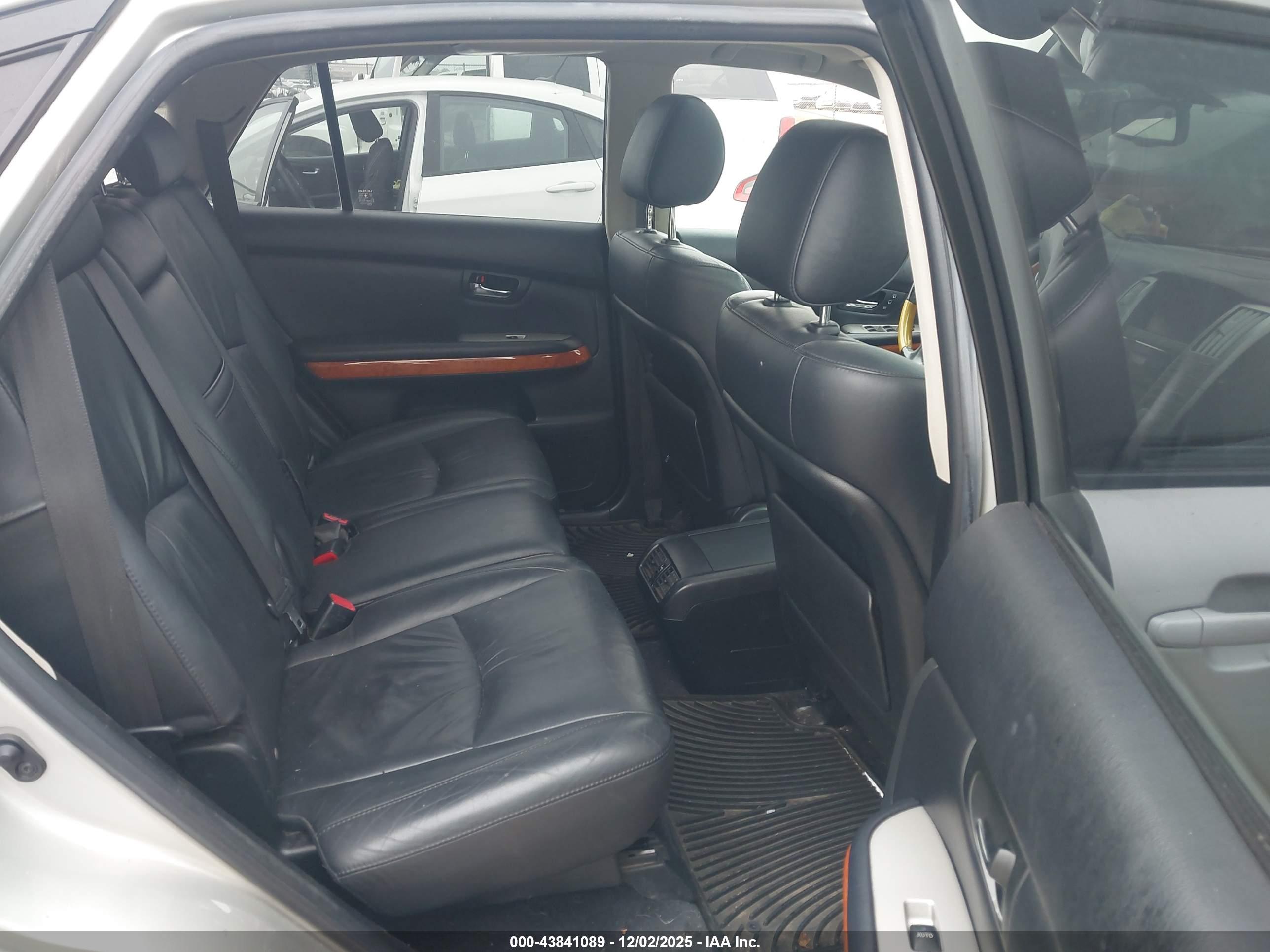 LEXUS RX image 8